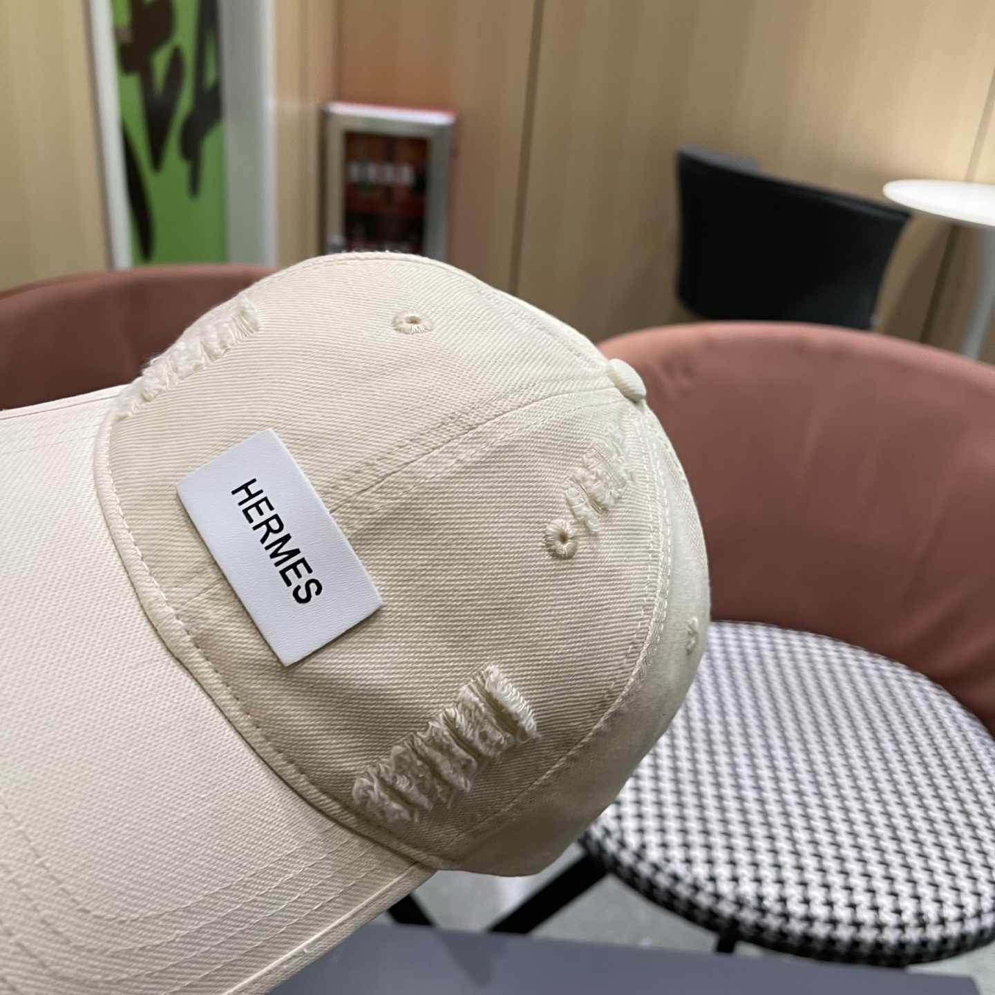 HERMÈS (爱马仕)最新款棒球帽 做工细致，时尚帅气质量超赞！