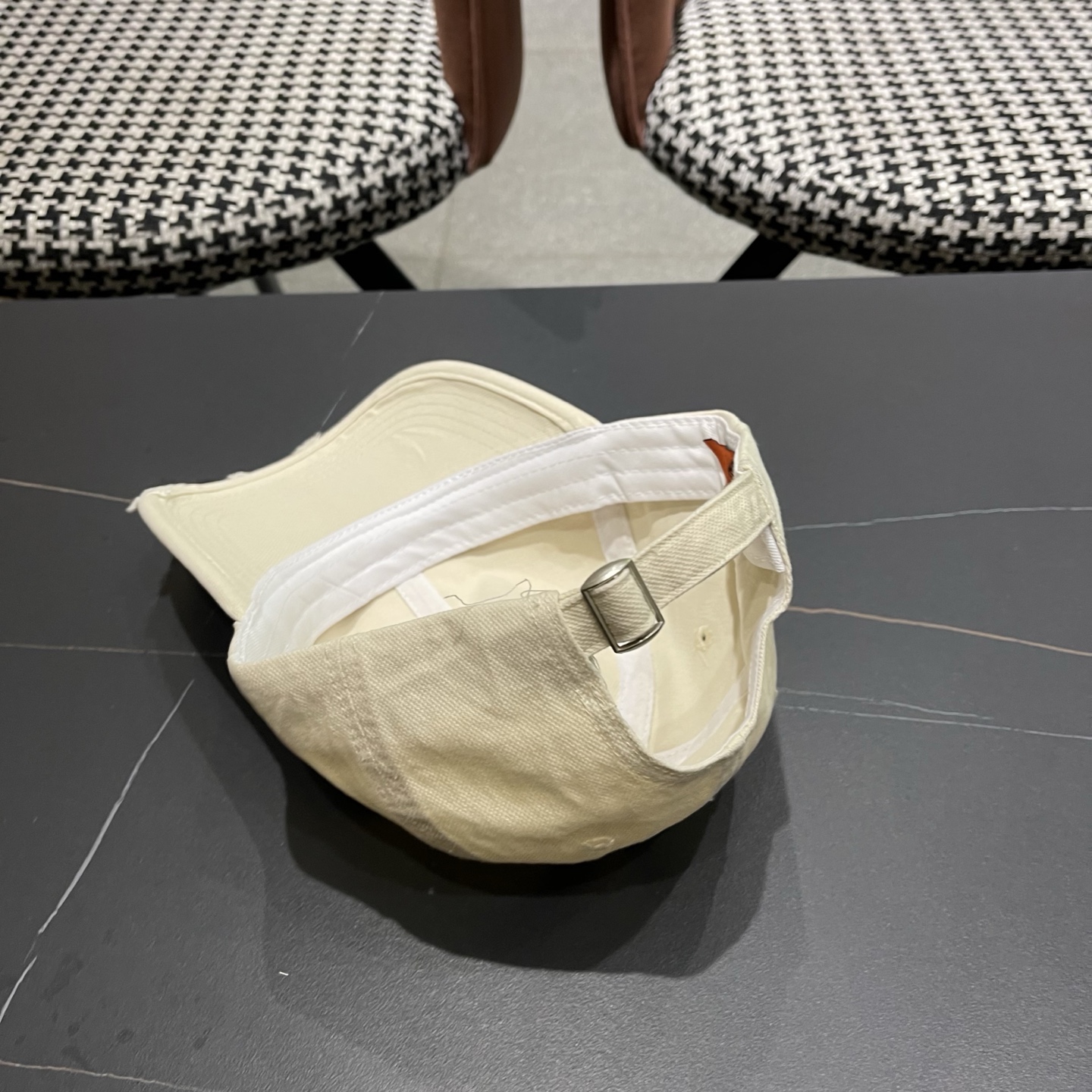 HERMÈS (爱马仕)最新款棒球帽 做工细致，时尚帅气质量超赞！