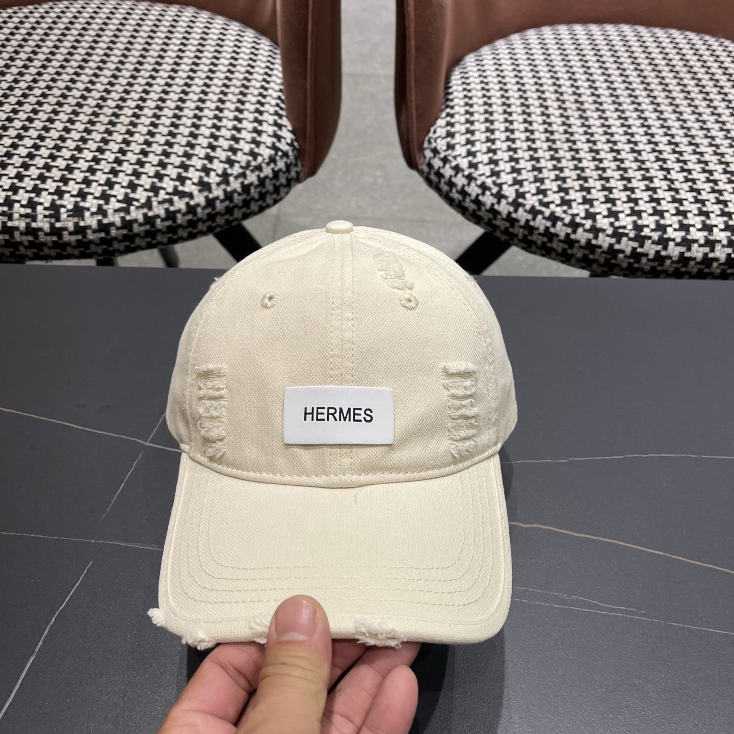 HERMÈS (爱马仕)最新款棒球帽 做工细致，时尚帅气质量超赞！