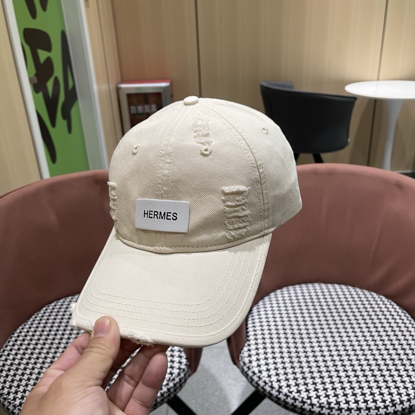 HERMÈS (爱马仕)最新款棒球帽 做工细致，时尚帅气质量超赞！