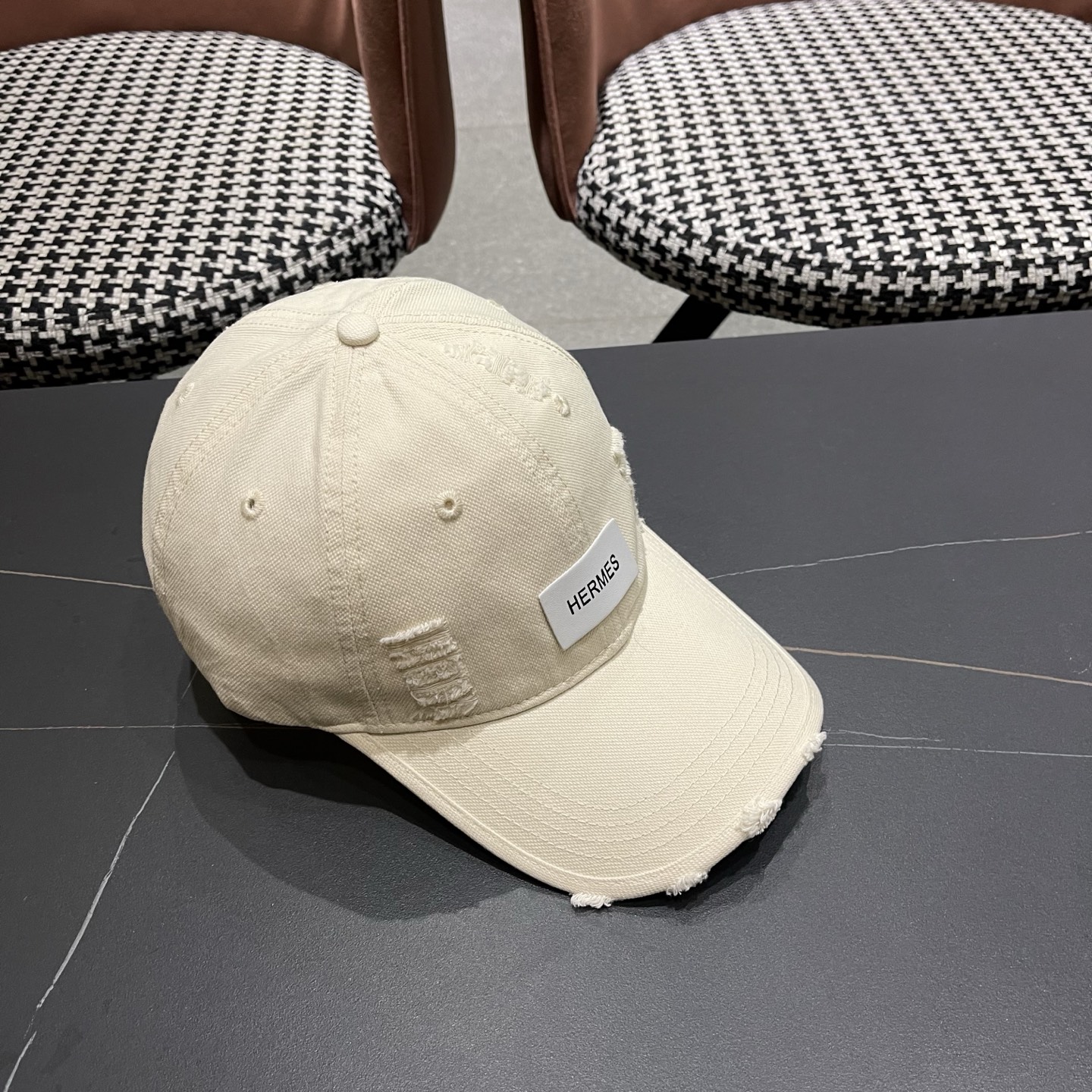 HERMÈS (爱马仕)最新款棒球帽 做工细致，时尚帅气质量超赞！