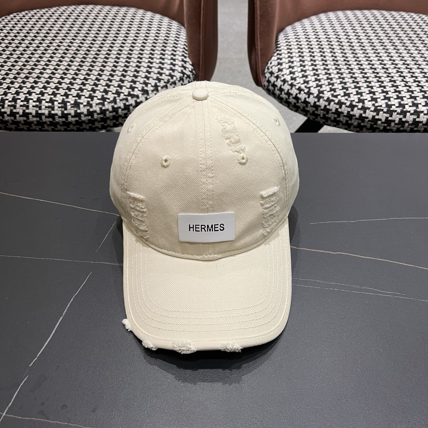 HERMÈS (爱马仕)最新款棒球帽 做工细致，时尚帅气质量超赞！