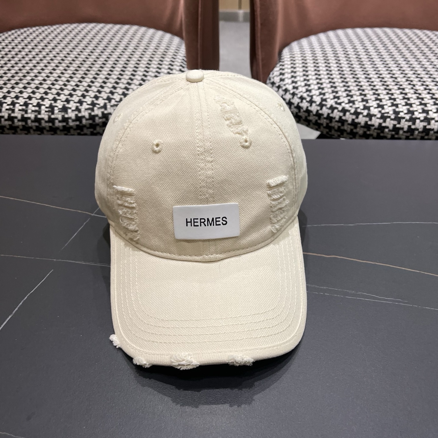 HERMÈS (爱马仕)最新款棒球帽 做工细致，时尚帅气质量超赞！