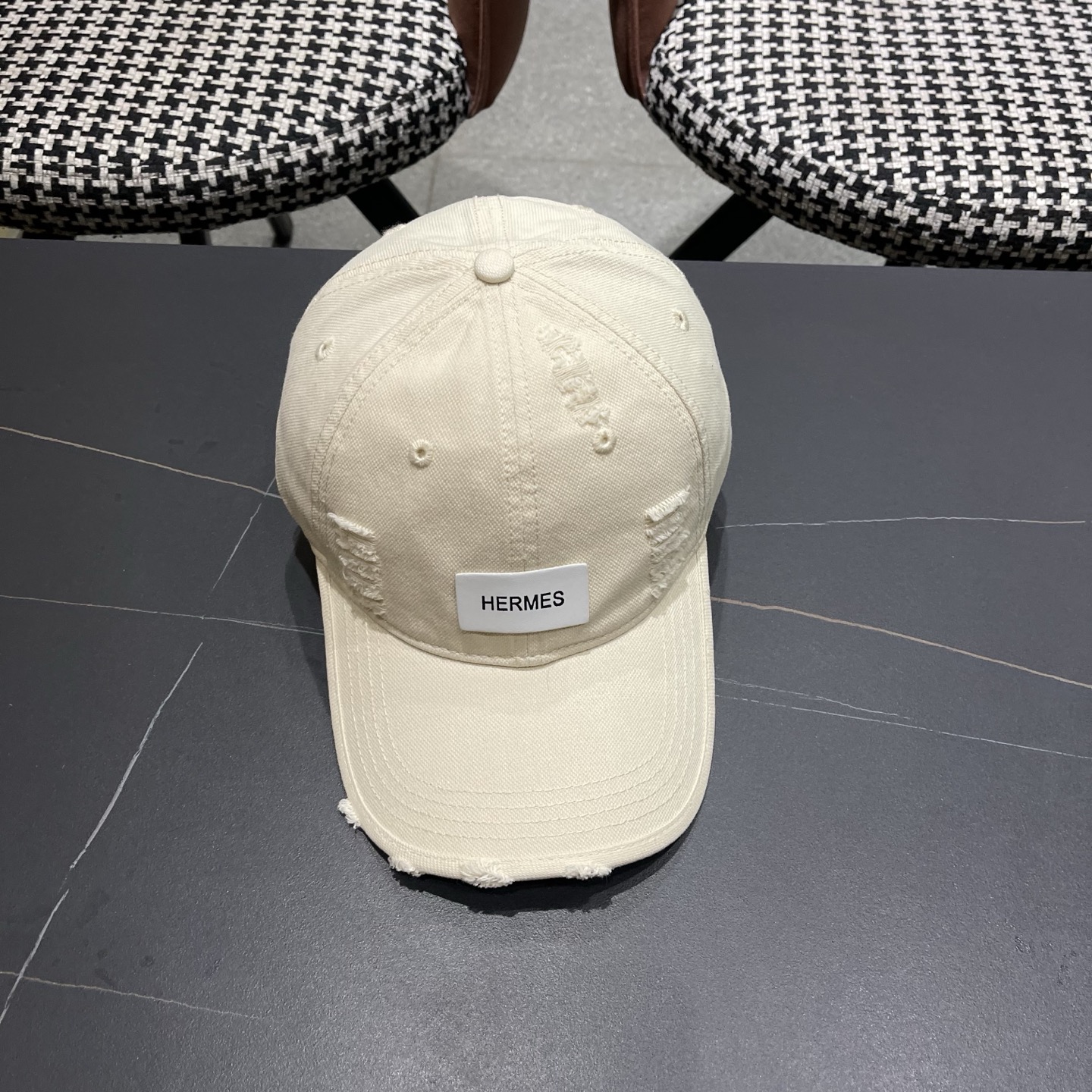 HERMÈS (爱马仕)最新款棒球帽 做工细致，时尚帅气质量超赞！