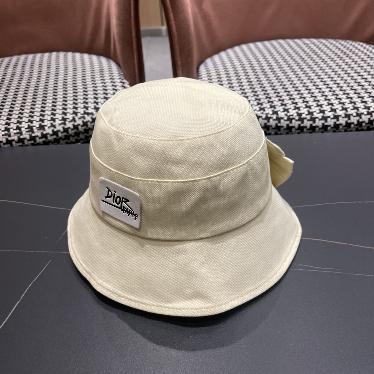 👒迪奥Dior渔夫帽，防晒指数超高，特别显脸小，有型不软塌，可随意折叠，携带方便🤗