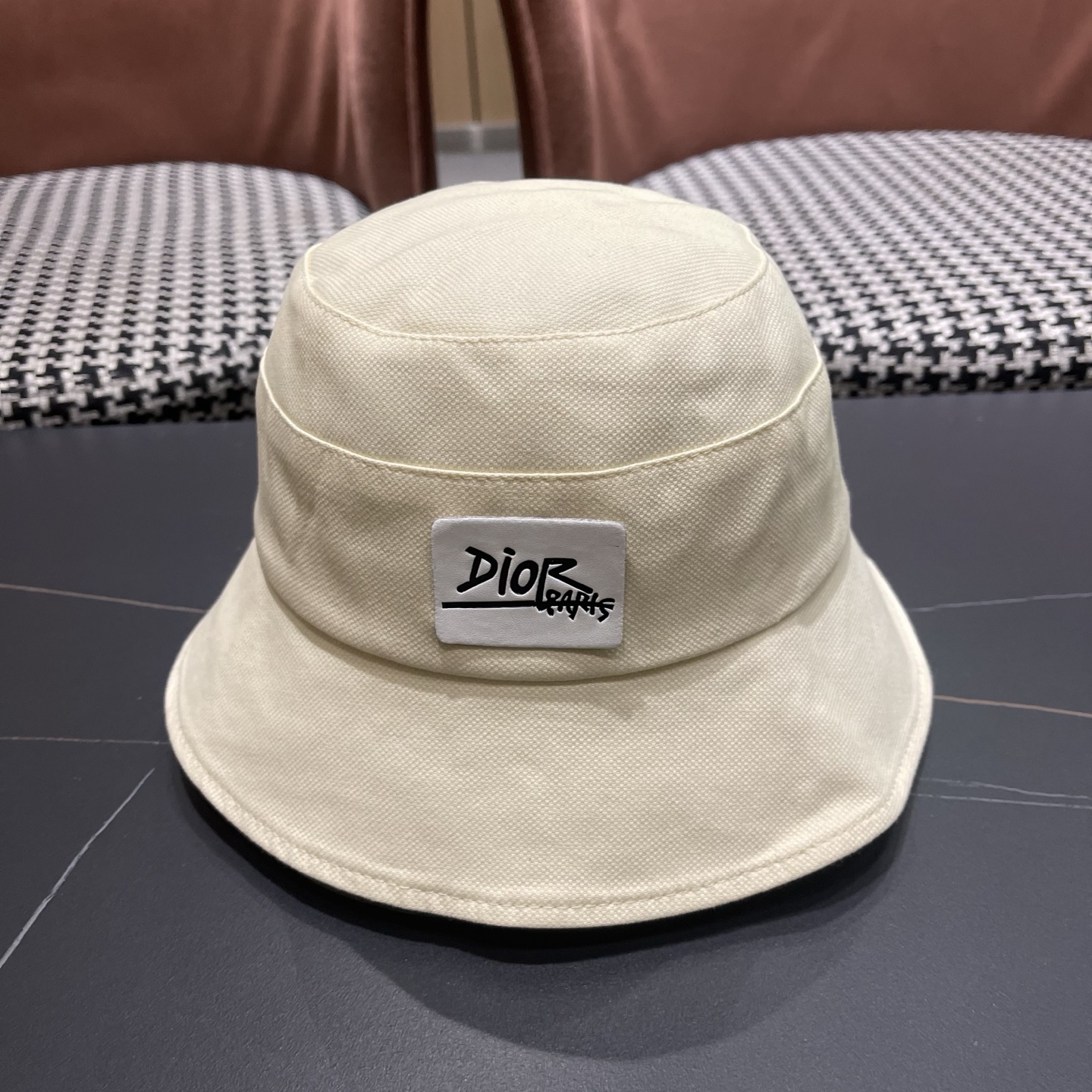 👒迪奥Dior渔夫帽，防晒指数超高，特别显脸小，有型不软塌，可随意折叠，携带方便🤗