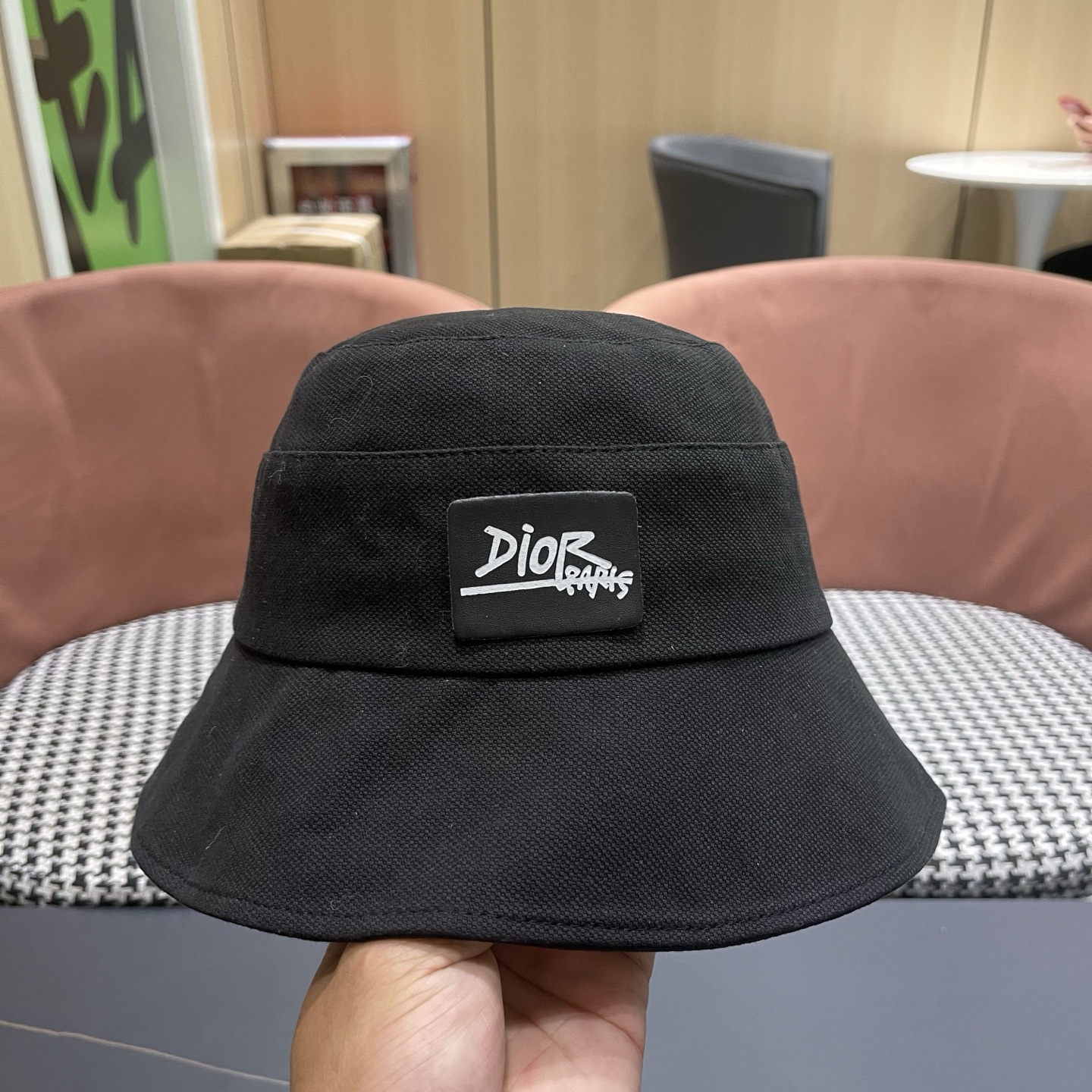 👒迪奥Dior渔夫帽，防晒指数超高，特别显脸小，有型不软塌，可随意折叠，携带方便🤗