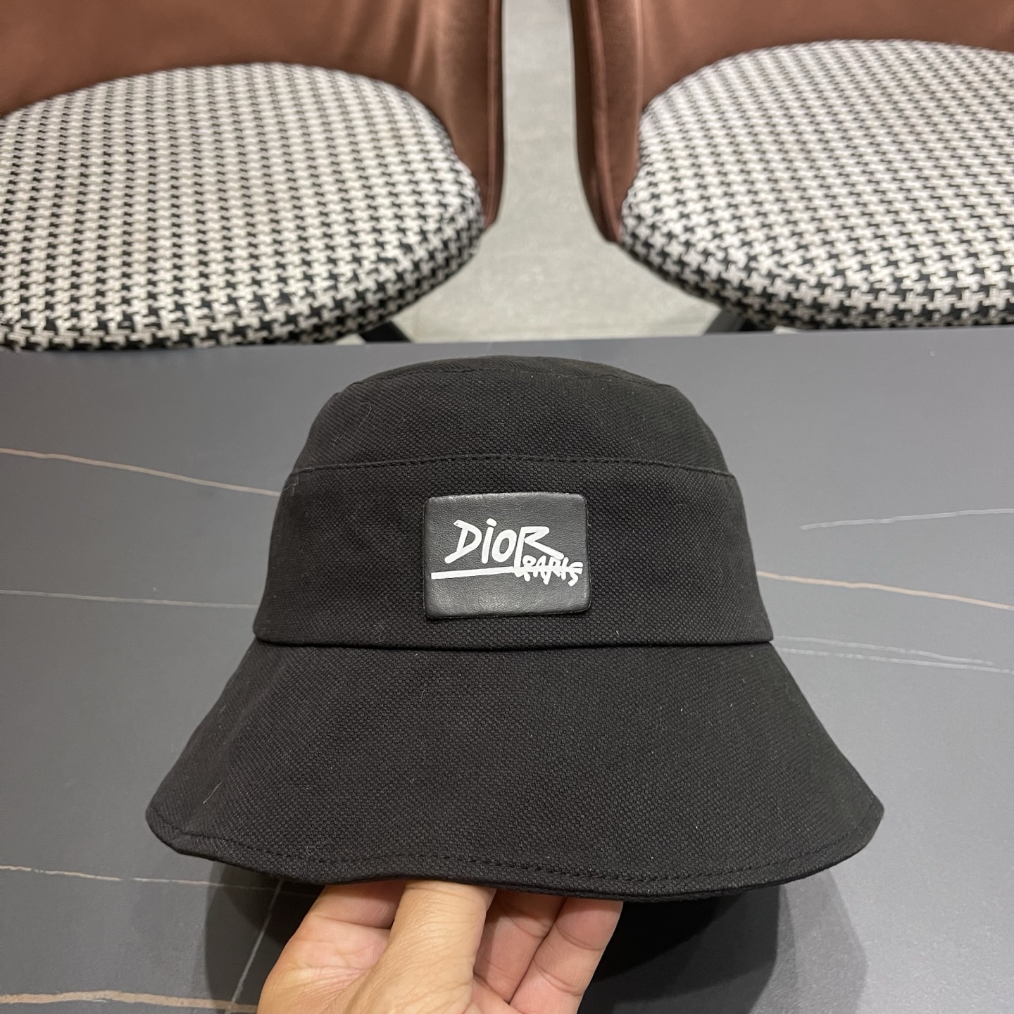 👒迪奥Dior渔夫帽，防晒指数超高，特别显脸小，有型不软塌，可随意折叠，携带方便🤗
