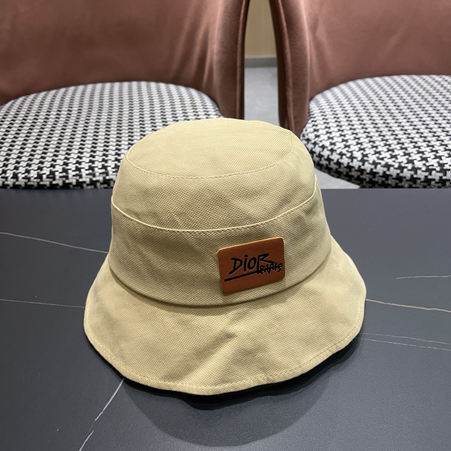 👒迪奥Dior渔夫帽，防晒指数超高，特别显脸小，有型不软塌，可随意折叠，携带方便🤗