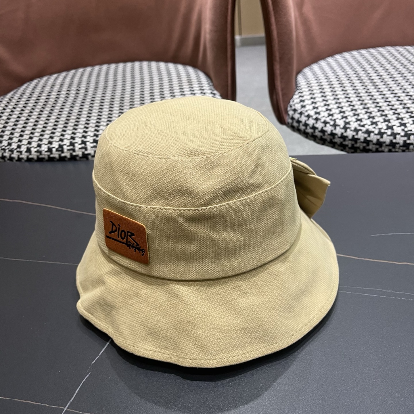 👒迪奥Dior渔夫帽，防晒指数超高，特别显脸小，有型不软塌，可随意折叠，携带方便🤗
