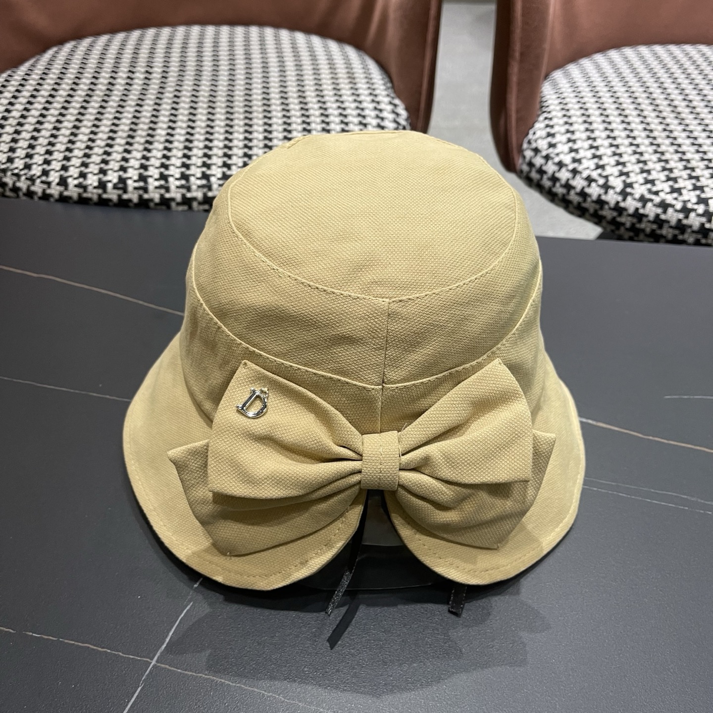 👒迪奥Dior渔夫帽，防晒指数超高，特别显脸小，有型不软塌，可随意折叠，携带方便🤗