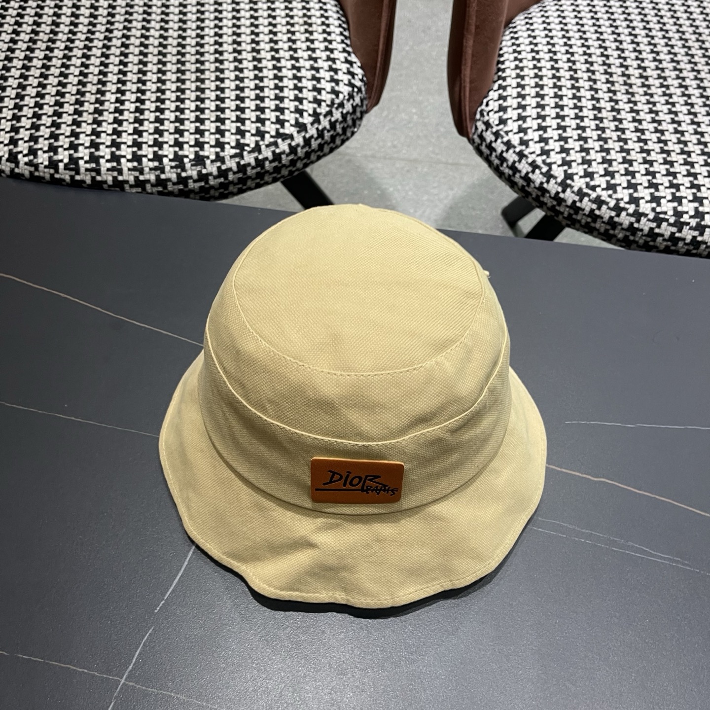 👒迪奥Dior渔夫帽，防晒指数超高，特别显脸小，有型不软塌，可随意折叠，携带方便🤗