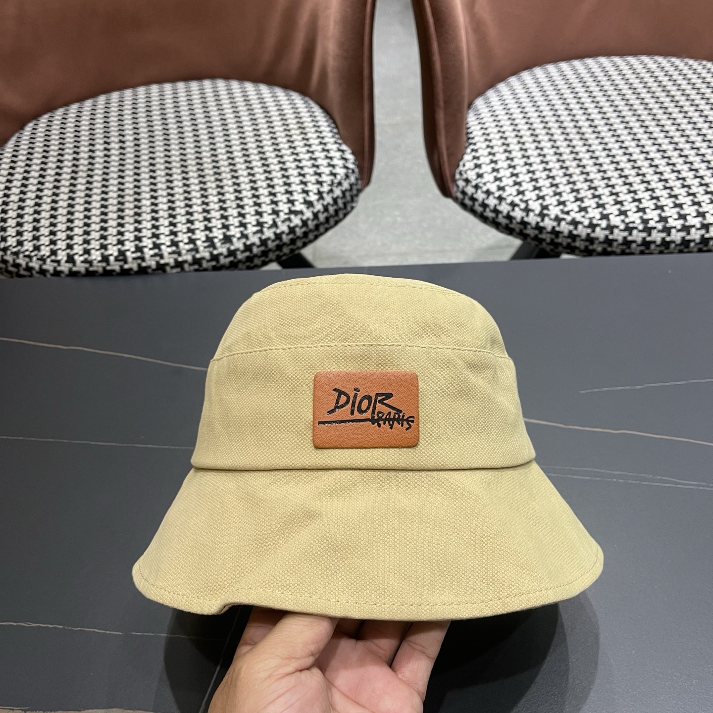 👒迪奥Dior渔夫帽，防晒指数超高，特别显脸小，有型不软塌，可随意折叠，携带方便🤗