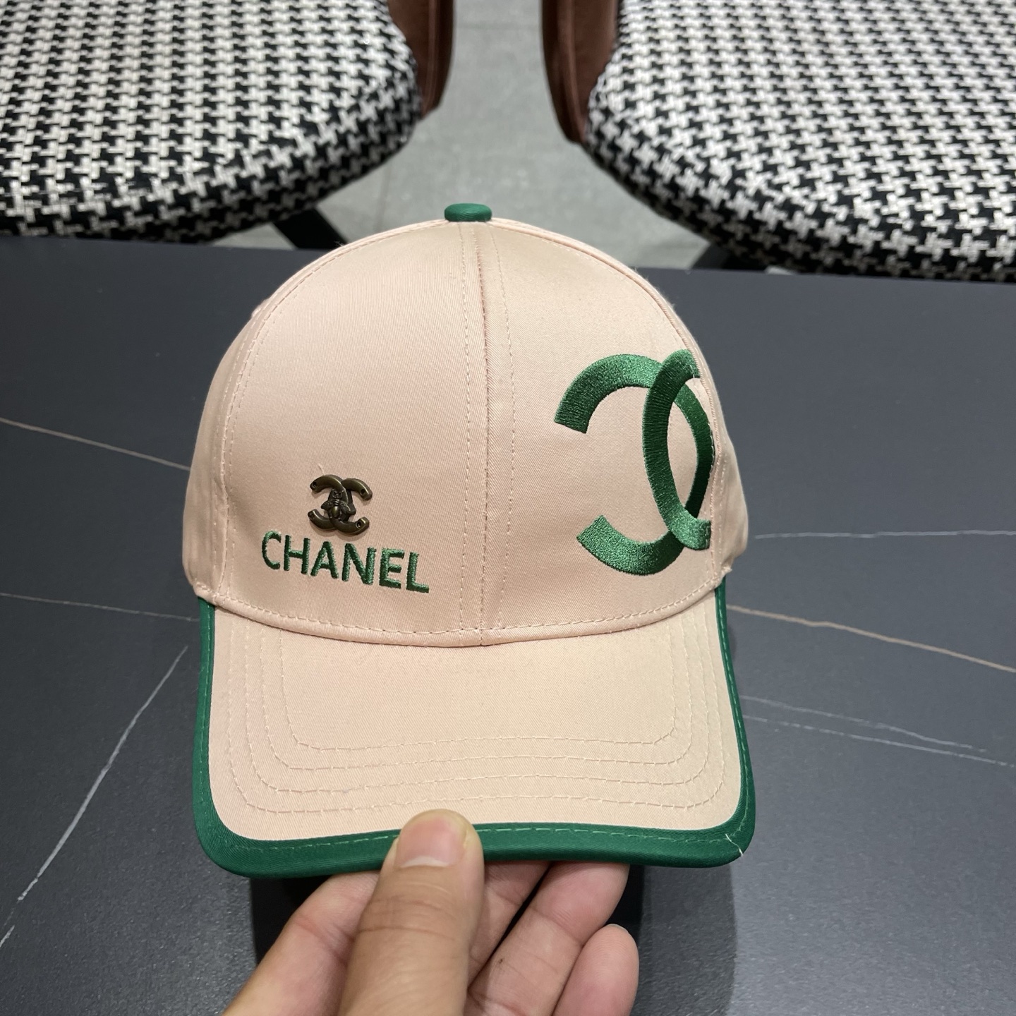 香奈儿CHANEL，官网小香爆款棒球帽小红书新品发布，太🉑️了，时尚休闲，轻奢风格设计，经典色系，男女同