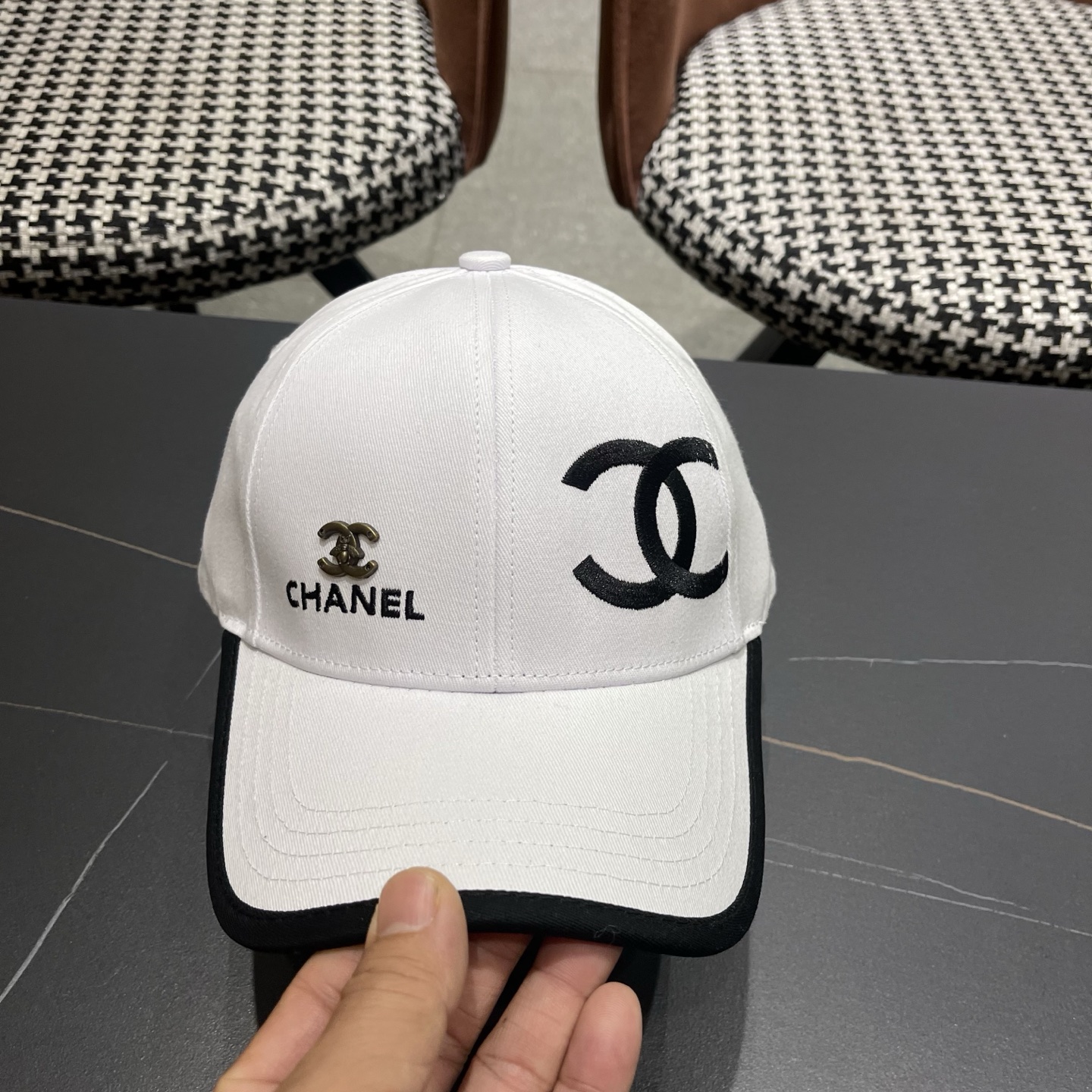 香奈儿CHANEL，官网小香爆款棒球帽小红书新品发布，太🉑️了，时尚休闲，轻奢风格设计，经典色系，男女同