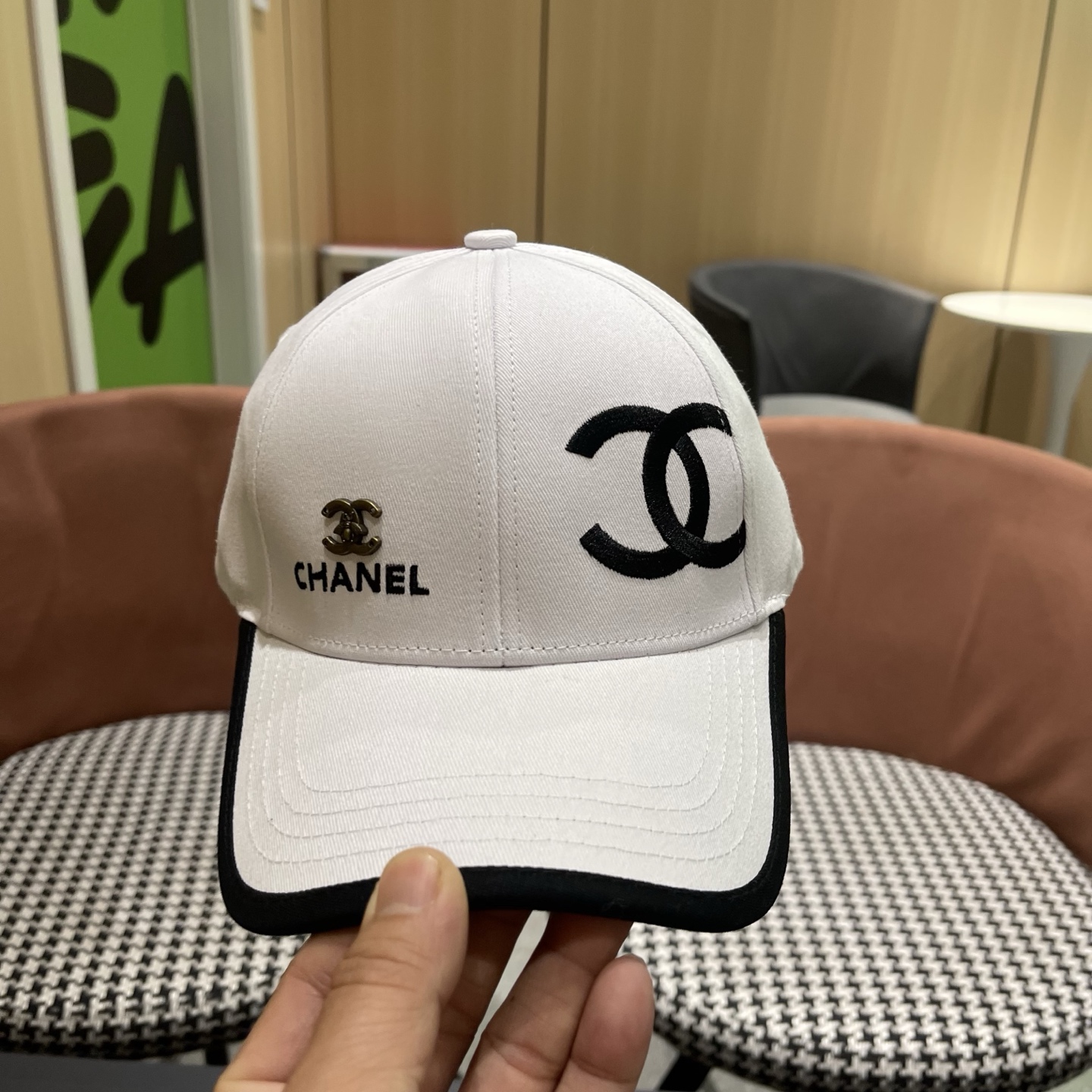 香奈儿CHANEL，官网小香爆款棒球帽小红书新品发布，太🉑️了，时尚休闲，轻奢风格设计，经典色系，男女同