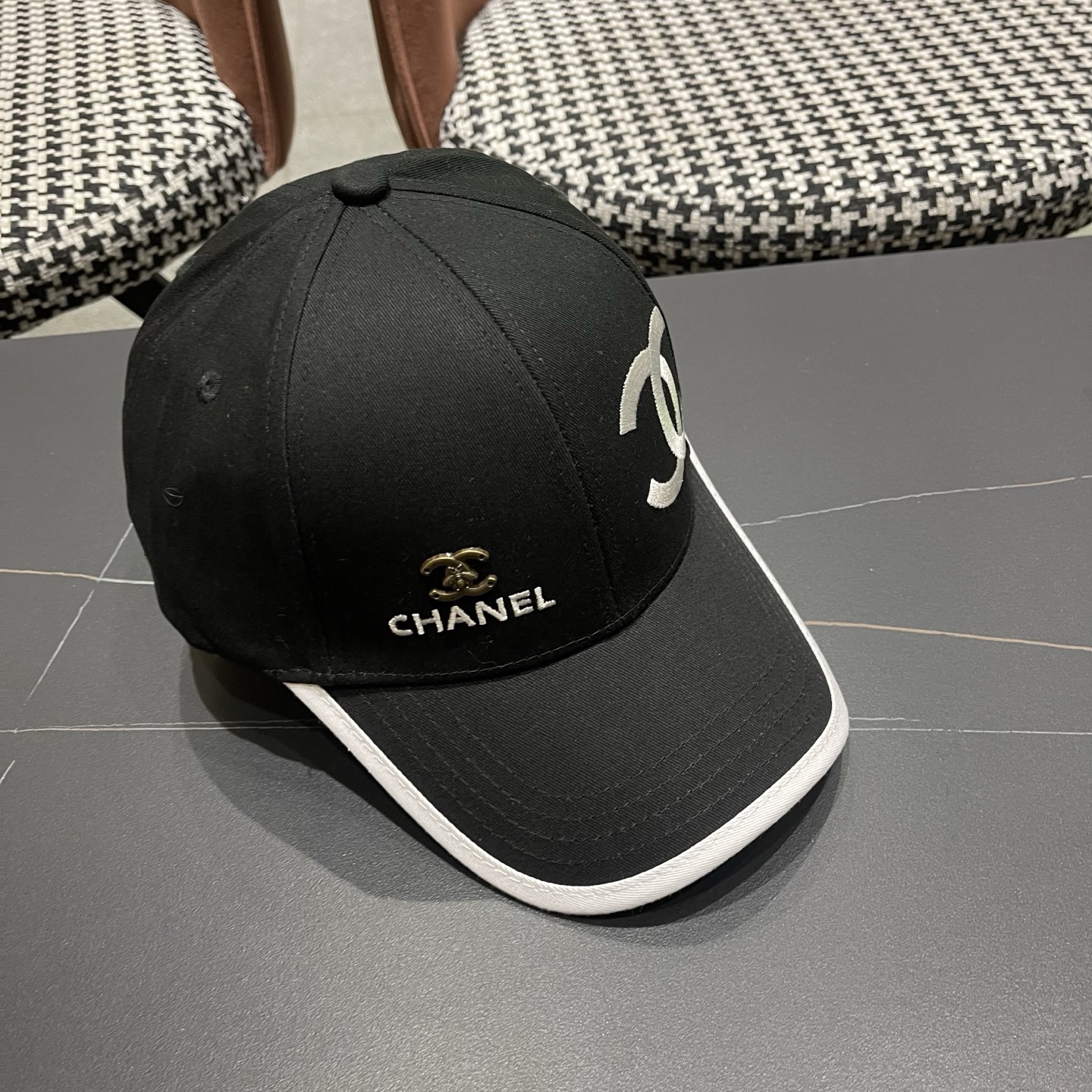 香奈儿CHANEL，官网小香爆款棒球帽小红书新品发布，太🉑️了，时尚休闲，轻奢风格设计，经典色系，男女同