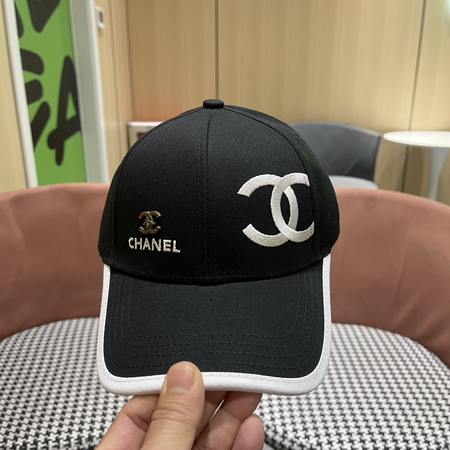 香奈儿CHANEL，官网小香爆款棒球帽小红书新品发布，太🉑️了，时尚休闲，轻奢风格设计，经典色系，男女同