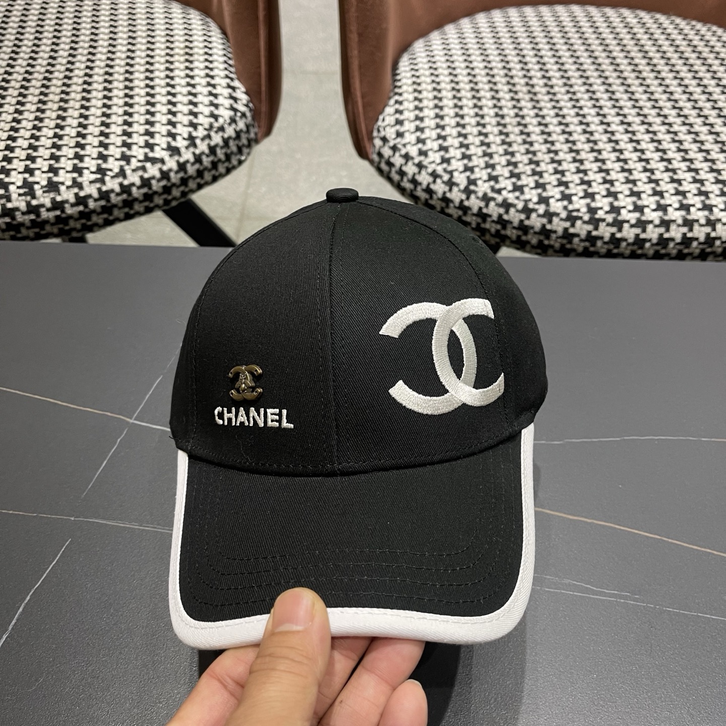 香奈儿CHANEL，官网小香爆款棒球帽小红书新品发布，太🉑️了，时尚休闲，轻奢风格设计，经典色系，男女同
