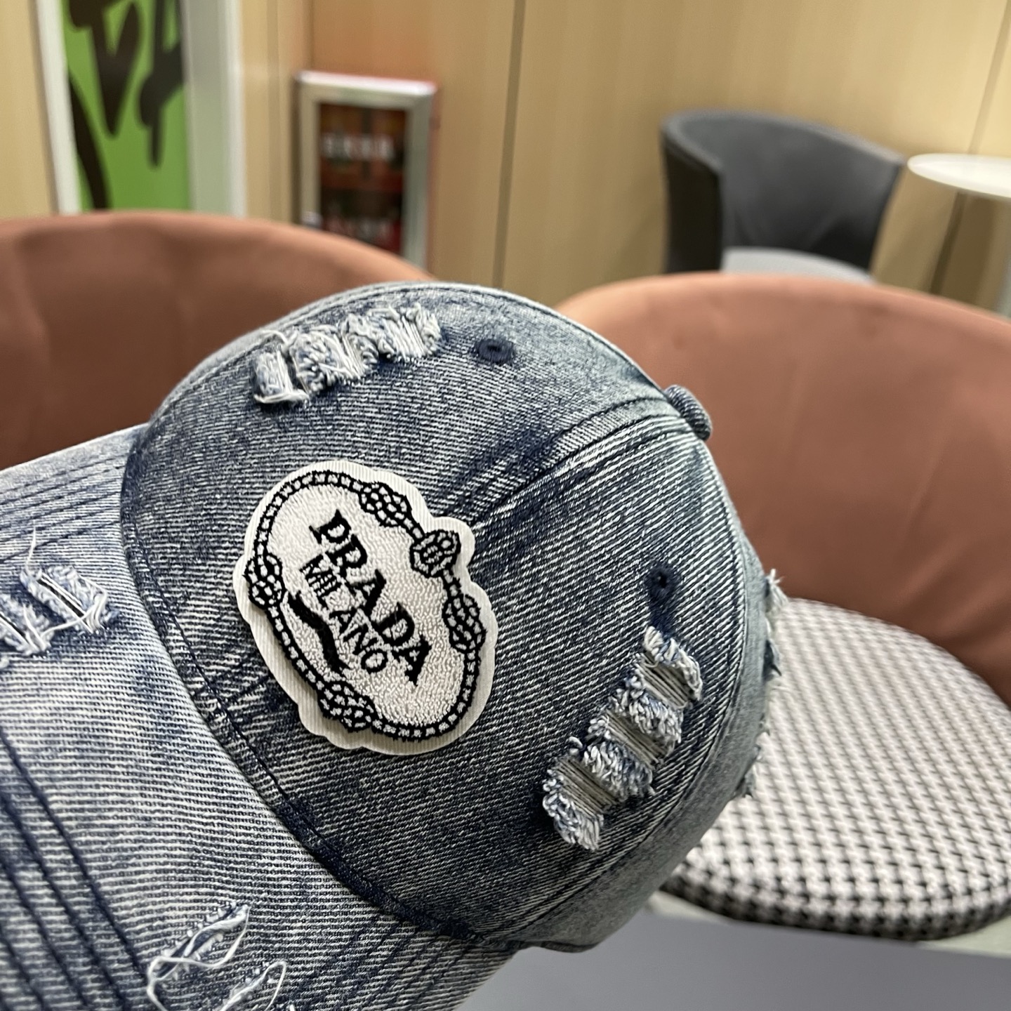 Pr@da 普拉达牛仔破洞牛仔棒球帽，秀场同款，面料柔软舒适百搭休闲款，闭眼