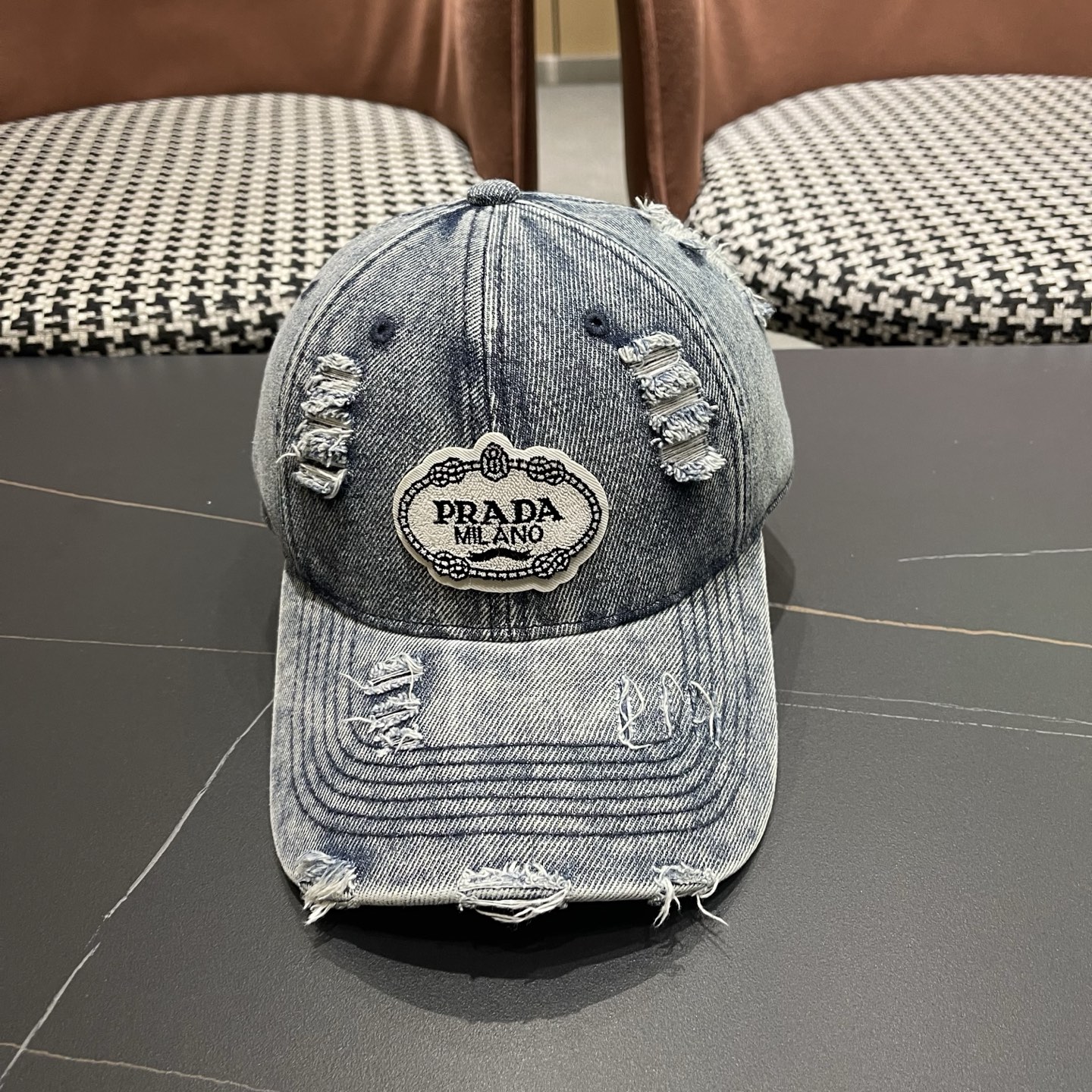 Pr@da 普拉达牛仔破洞牛仔棒球帽，秀场同款，面料柔软舒适百搭休闲款，闭眼