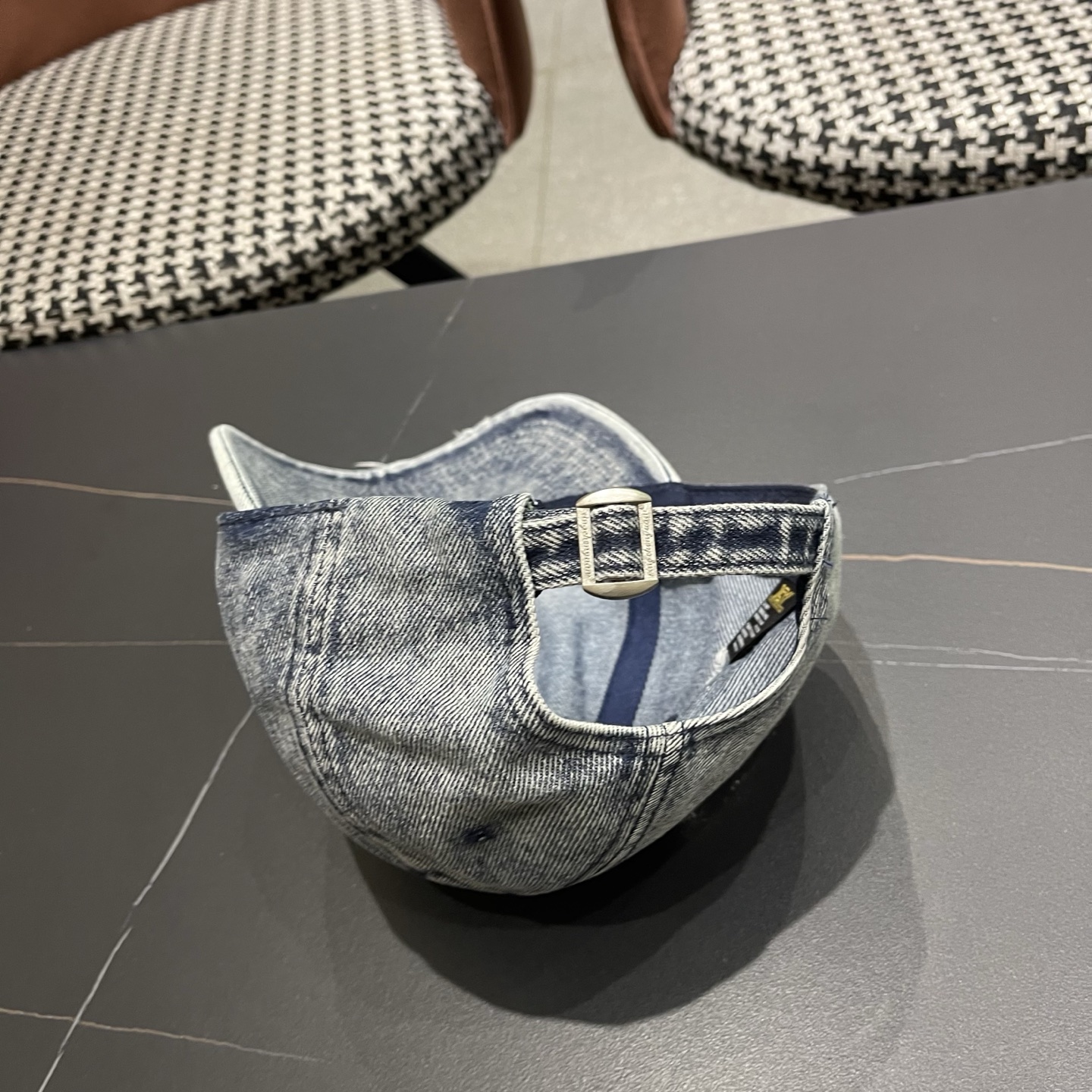 Pr@da 普拉达牛仔破洞牛仔棒球帽，秀场同款，面料柔软舒适百搭休闲款，闭眼
