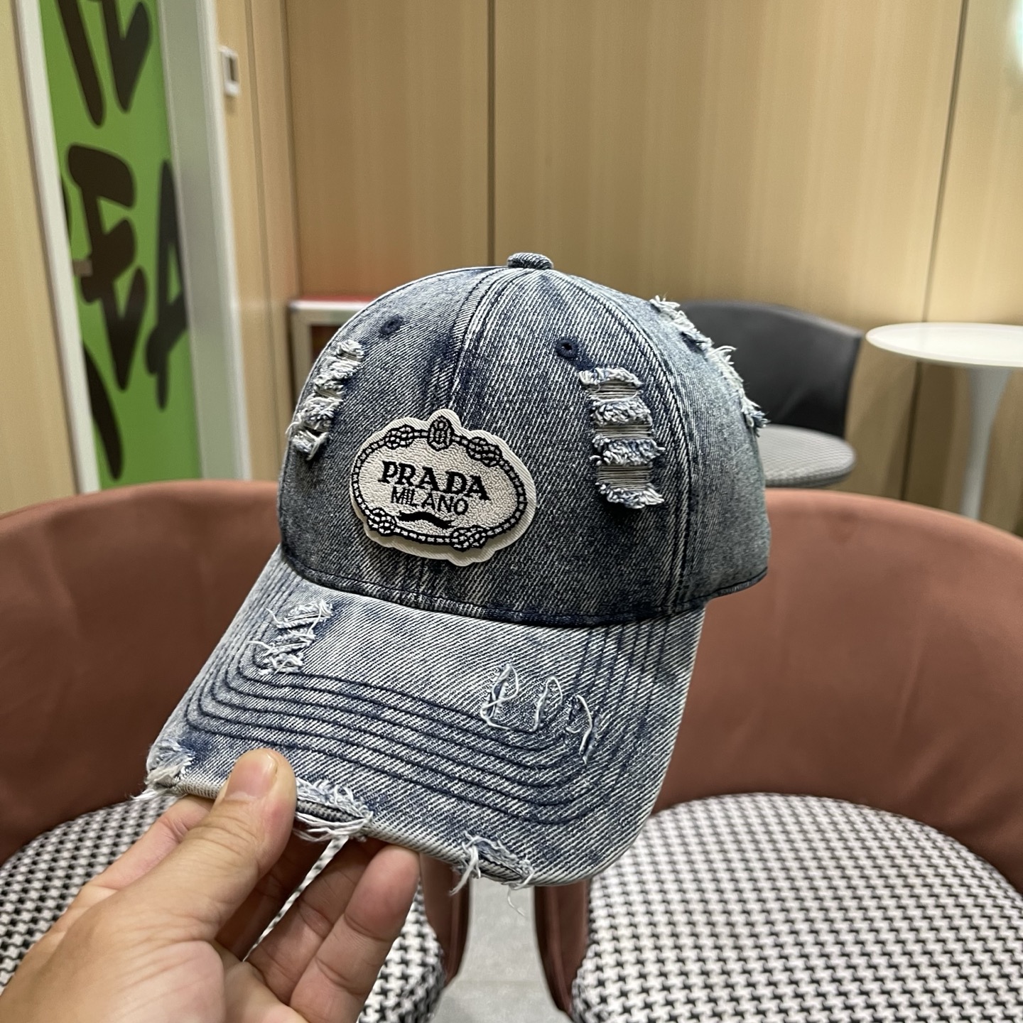 Pr@da 普拉达牛仔破洞牛仔棒球帽，秀场同款，面料柔软舒适百搭休闲款，闭眼