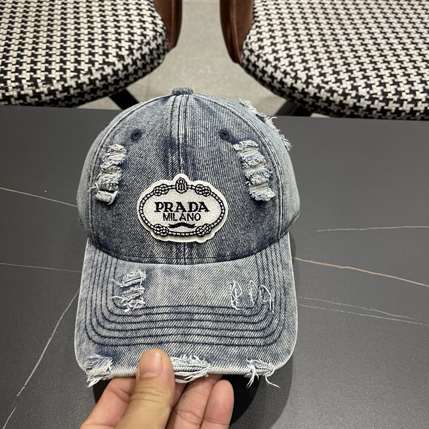 Pr@da 普拉达牛仔破洞牛仔棒球帽，秀场同款，面料柔软舒适百搭休闲款，闭眼