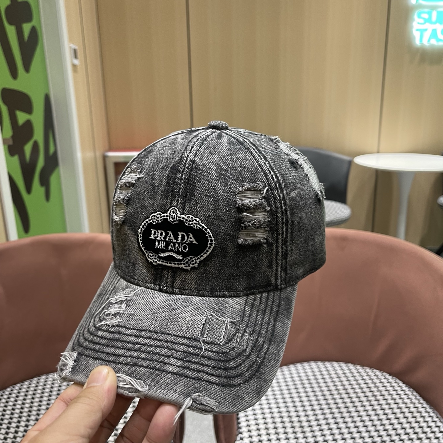 Pr@da 普拉达牛仔破洞牛仔棒球帽，秀场同款，面料柔软舒适百搭休闲款，闭眼
