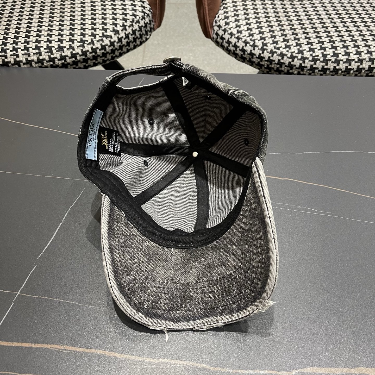 Pr@da 普拉达牛仔破洞牛仔棒球帽，秀场同款，面料柔软舒适百搭休闲款，闭眼