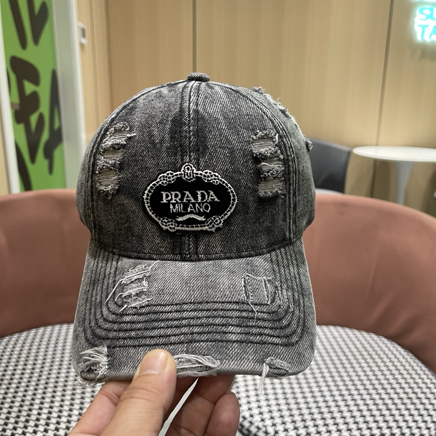 Pr@da 普拉达牛仔破洞牛仔棒球帽，秀场同款，面料柔软舒适百搭休闲款，闭眼