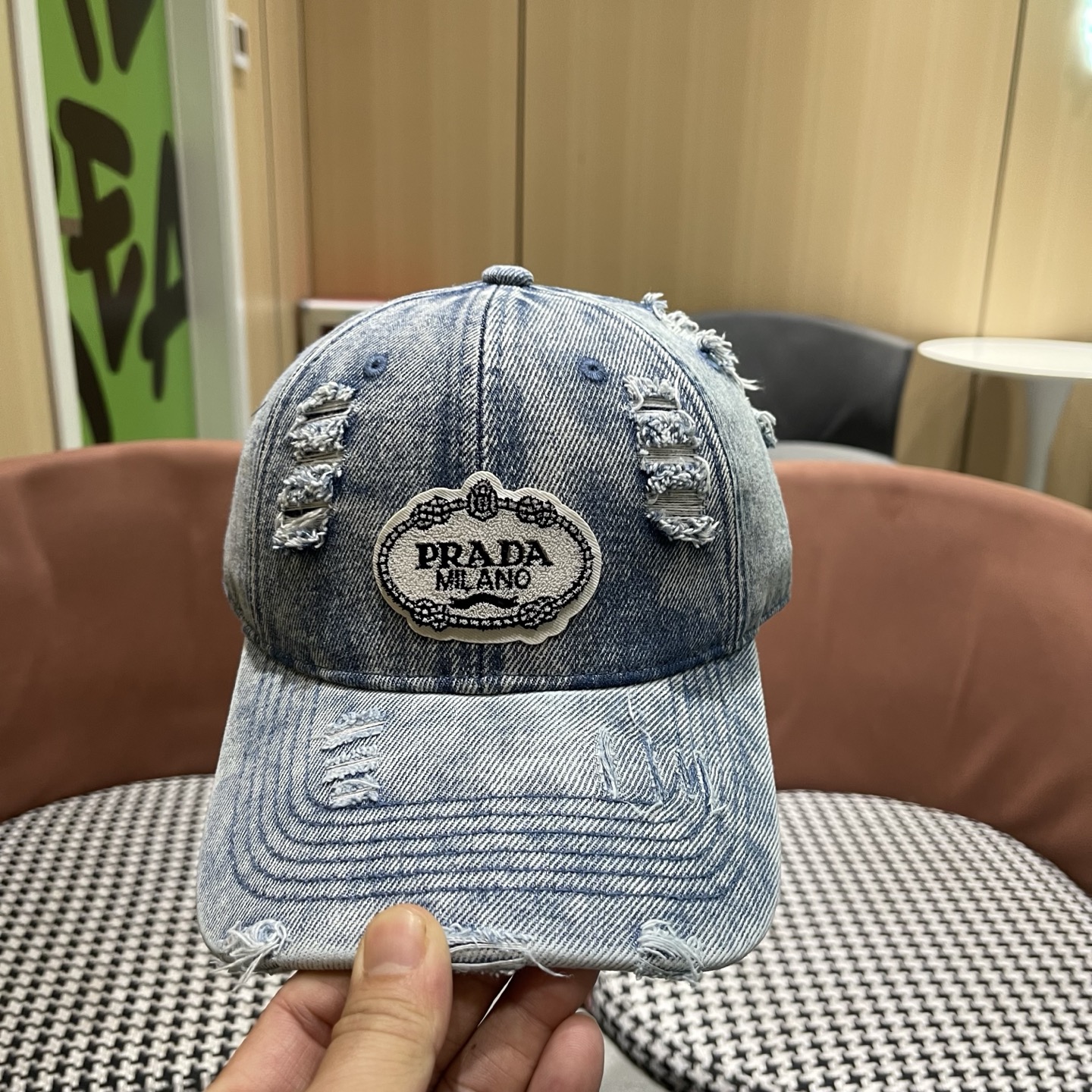 Pr@da 普拉达牛仔破洞牛仔棒球帽，秀场同款，面料柔软舒适百搭休闲款，闭眼
