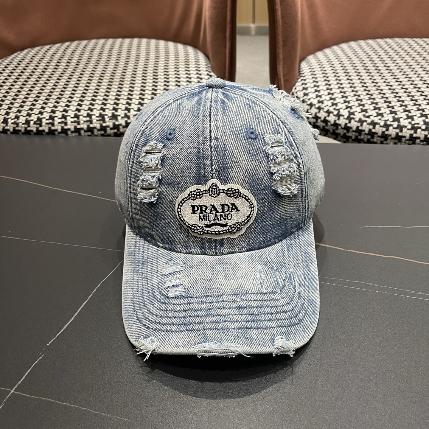 Pr@da 普拉达牛仔破洞牛仔棒球帽，秀场同款，面料柔软舒适百搭休闲款，闭眼