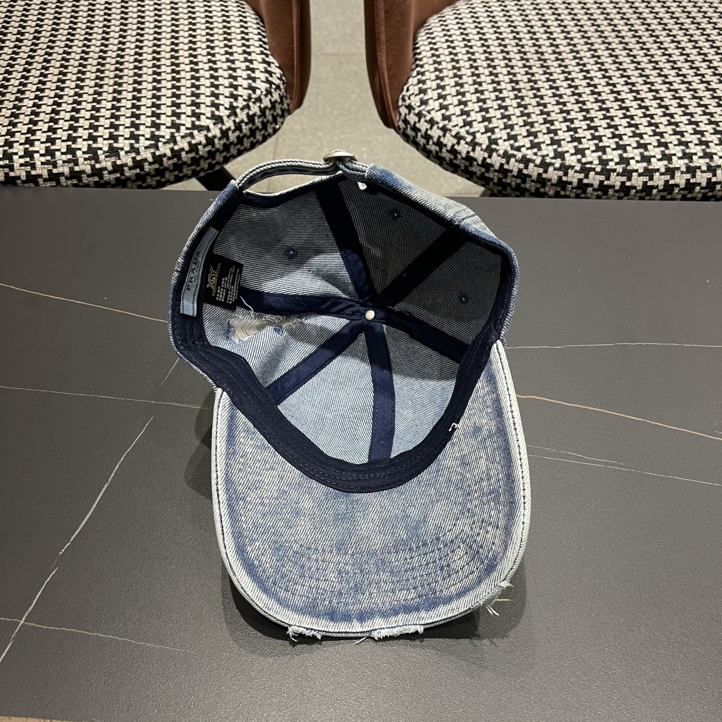Pr@da 普拉达牛仔破洞牛仔棒球帽，秀场同款，面料柔软舒适百搭休闲款，闭眼
