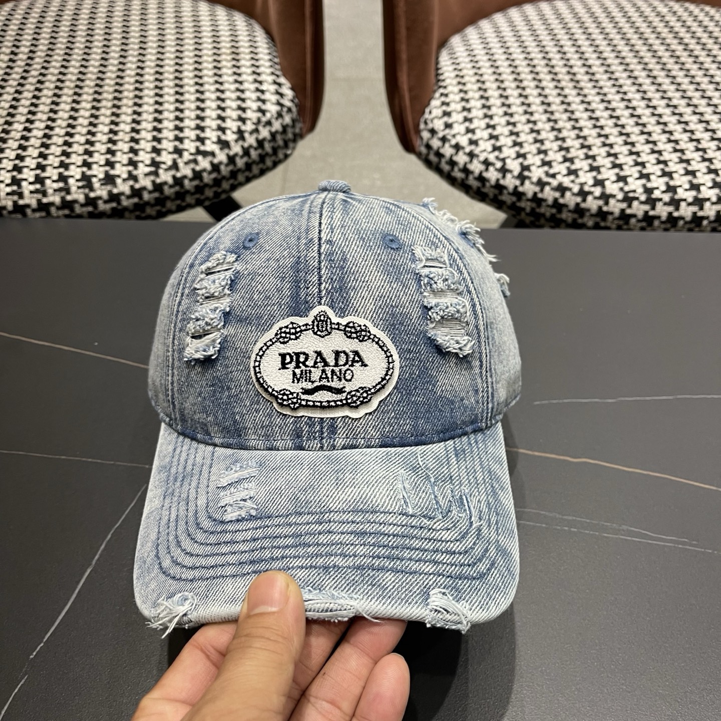 Pr@da 普拉达牛仔破洞牛仔棒球帽，秀场同款，面料柔软舒适百搭休闲款，闭眼