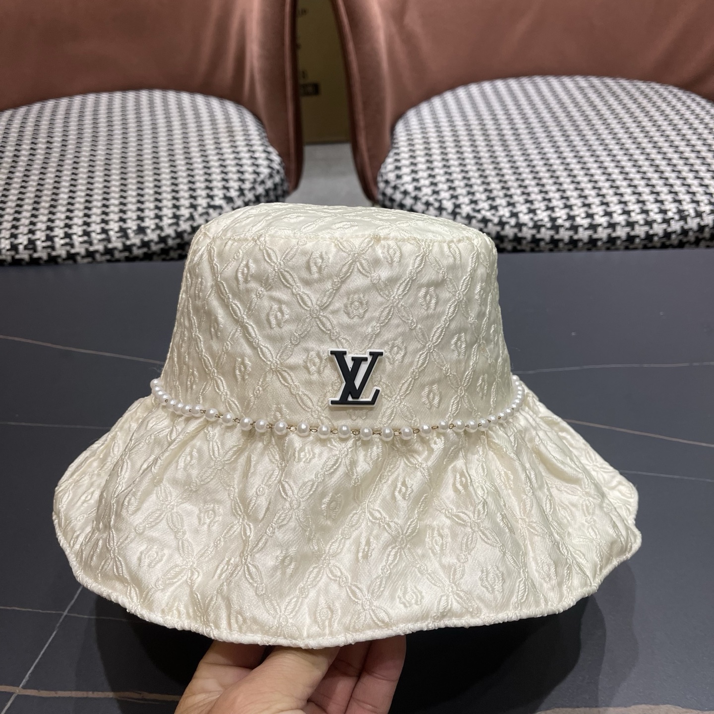 LV路易威登 高端春夏气质潮女百搭珍珠链条防晒遮阳帽子盆帽渔夫帽显脸小