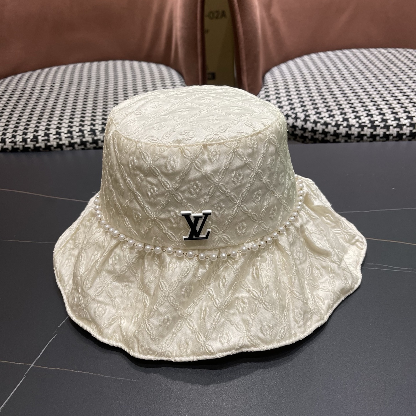 LV路易威登 高端春夏气质潮女百搭珍珠链条防晒遮阳帽子盆帽渔夫帽显脸小