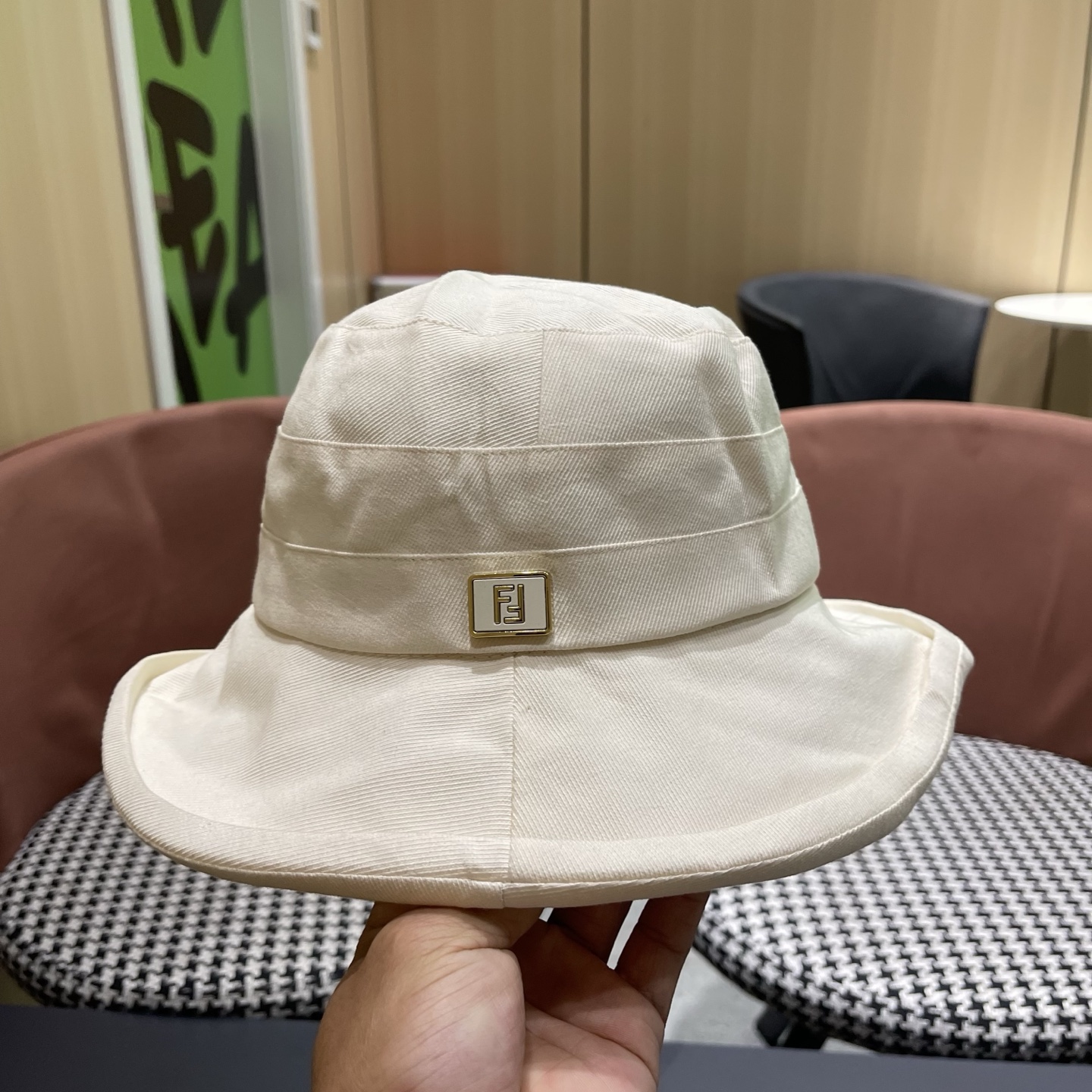 芬迪FENDI 沙滩防晒帽显脸小盆帽大头围可折叠遮阳帽
