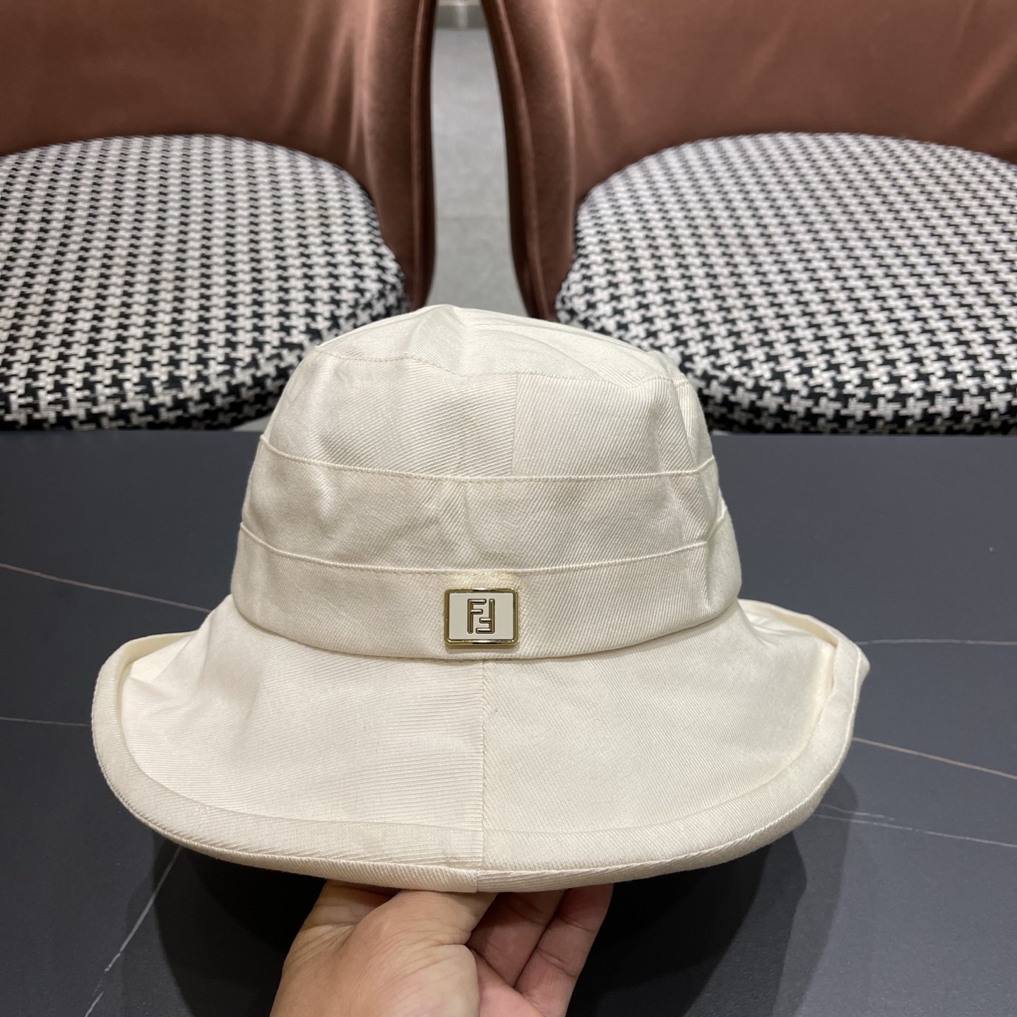 芬迪FENDI 沙滩防晒帽显脸小盆帽大头围可折叠遮阳帽
