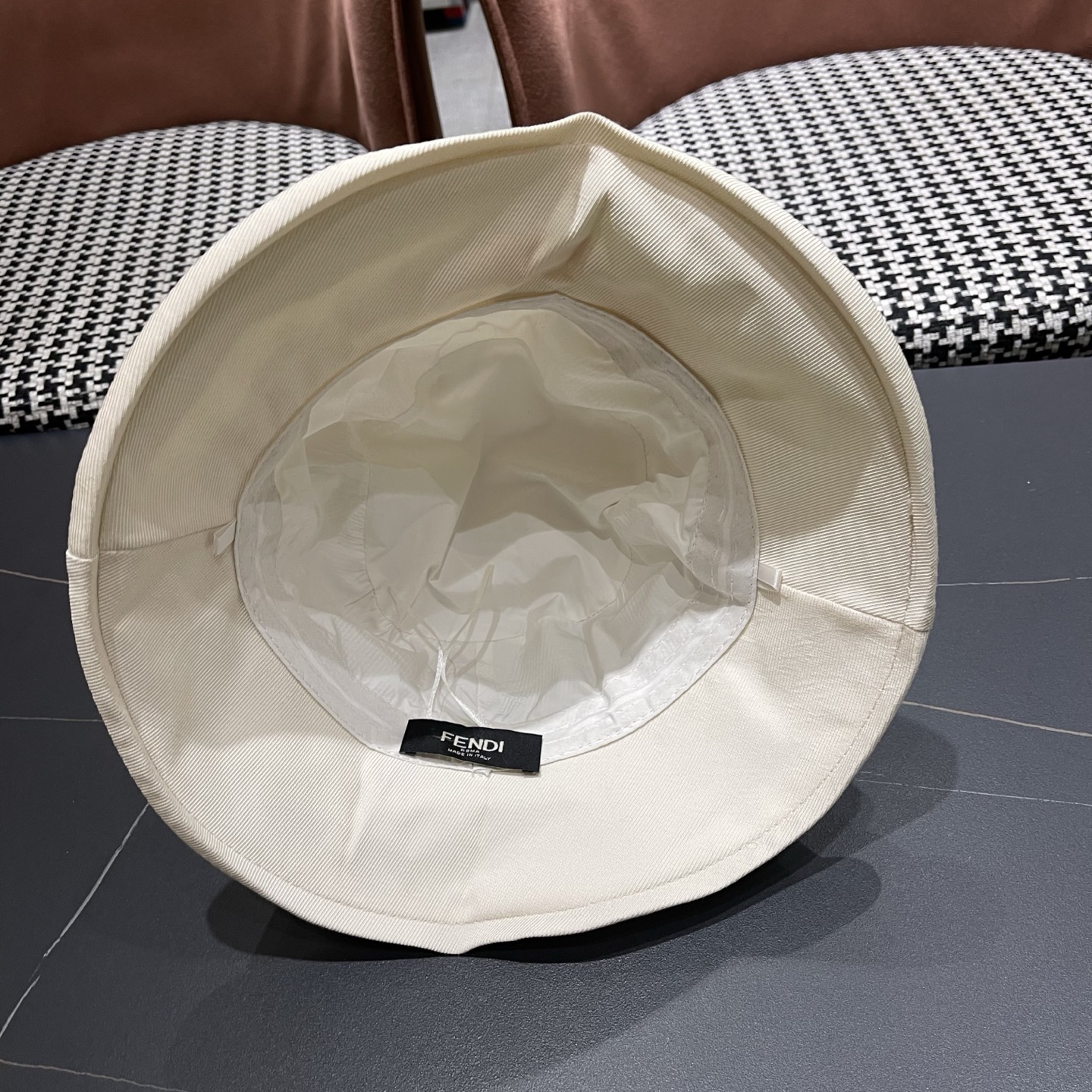 芬迪FENDI 沙滩防晒帽显脸小盆帽大头围可折叠遮阳帽