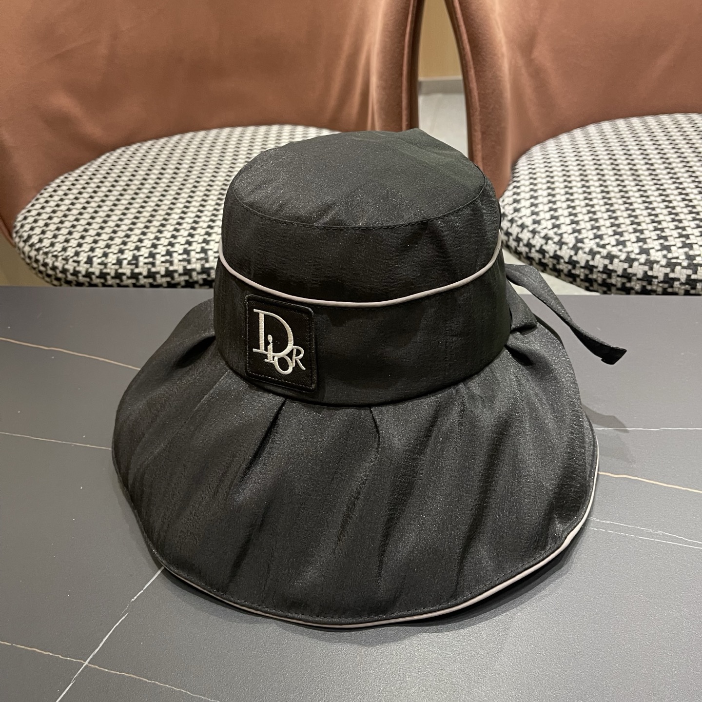 迪奥Dior 大檐彩胶防晒帽女春夏新款渔夫帽遮阳显脸小太阳帽子可折叠遮阳帽