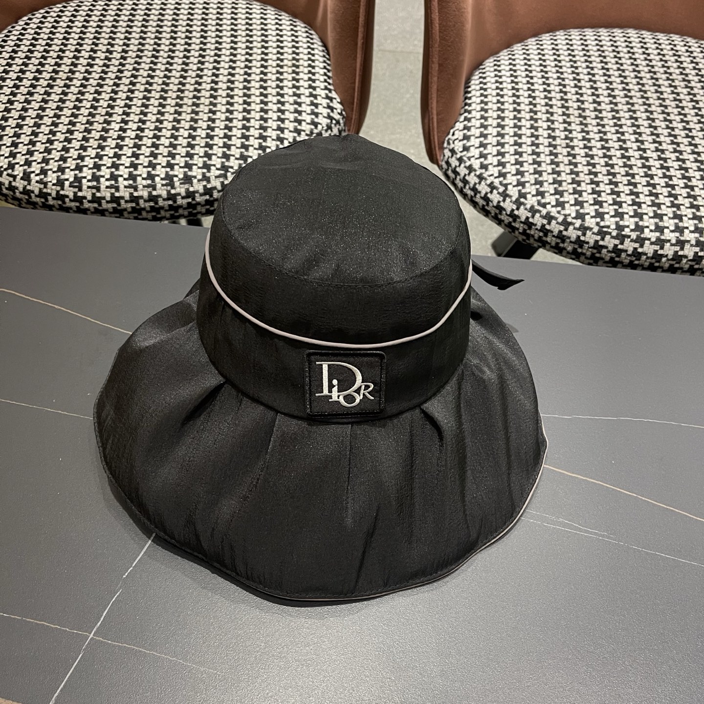 迪奥Dior 大檐彩胶防晒帽女春夏新款渔夫帽遮阳显脸小太阳帽子可折叠遮阳帽