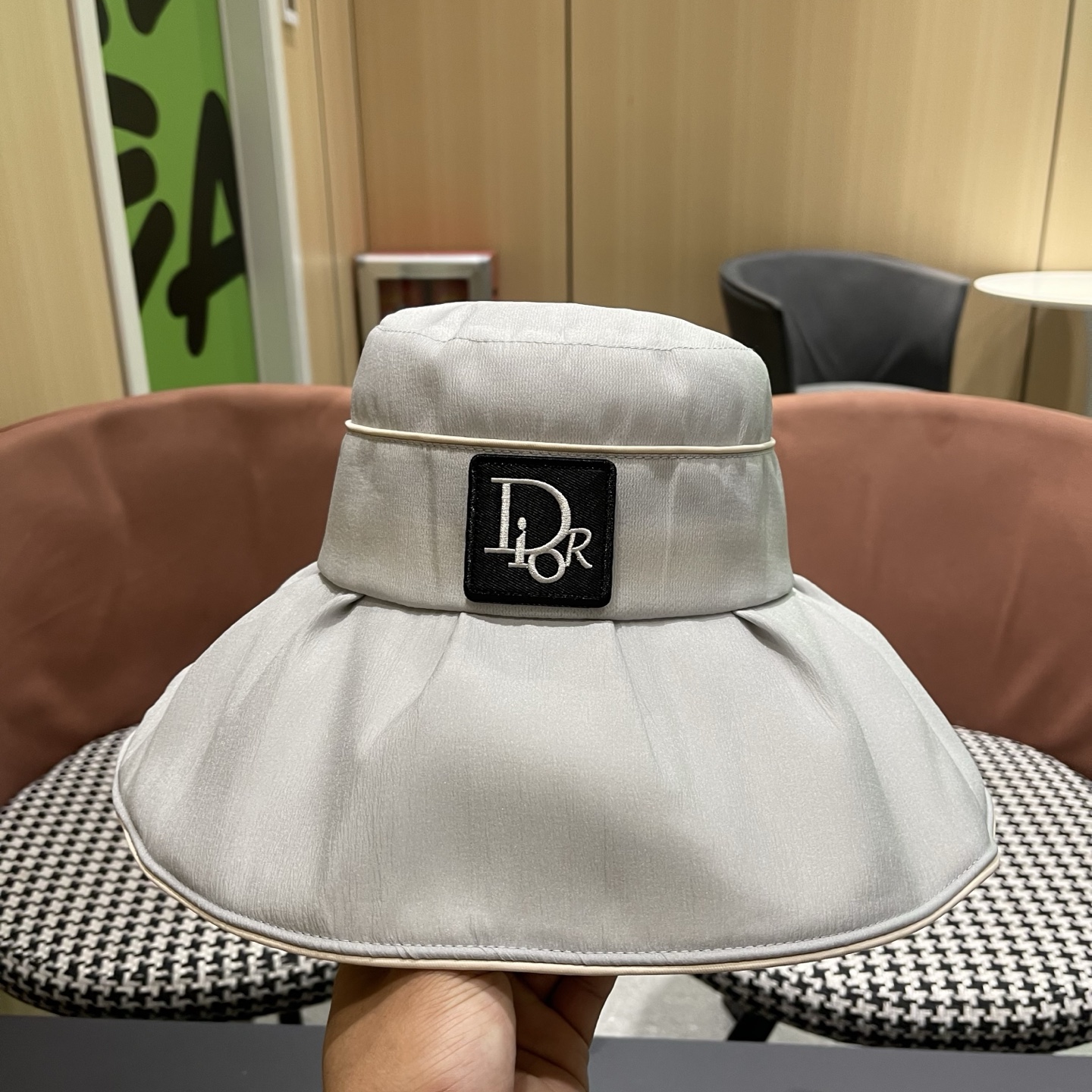 迪奥Dior 大檐彩胶防晒帽女春夏新款渔夫帽遮阳显脸小太阳帽子可折叠遮阳帽