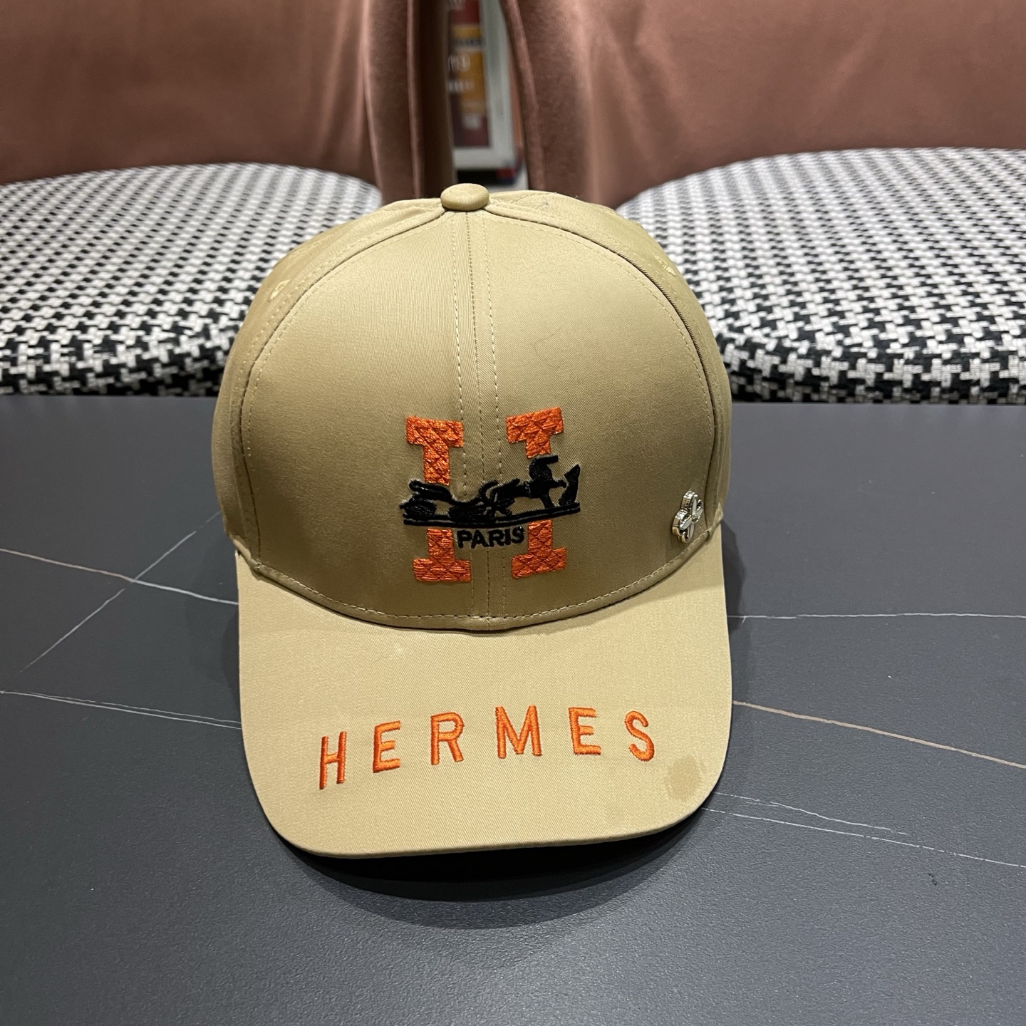 爱马仕HERMES，限量綉花棒球帽，官网原版里布，高版本懂货的来～透气舒适，防晒指数超高，气质名媛风