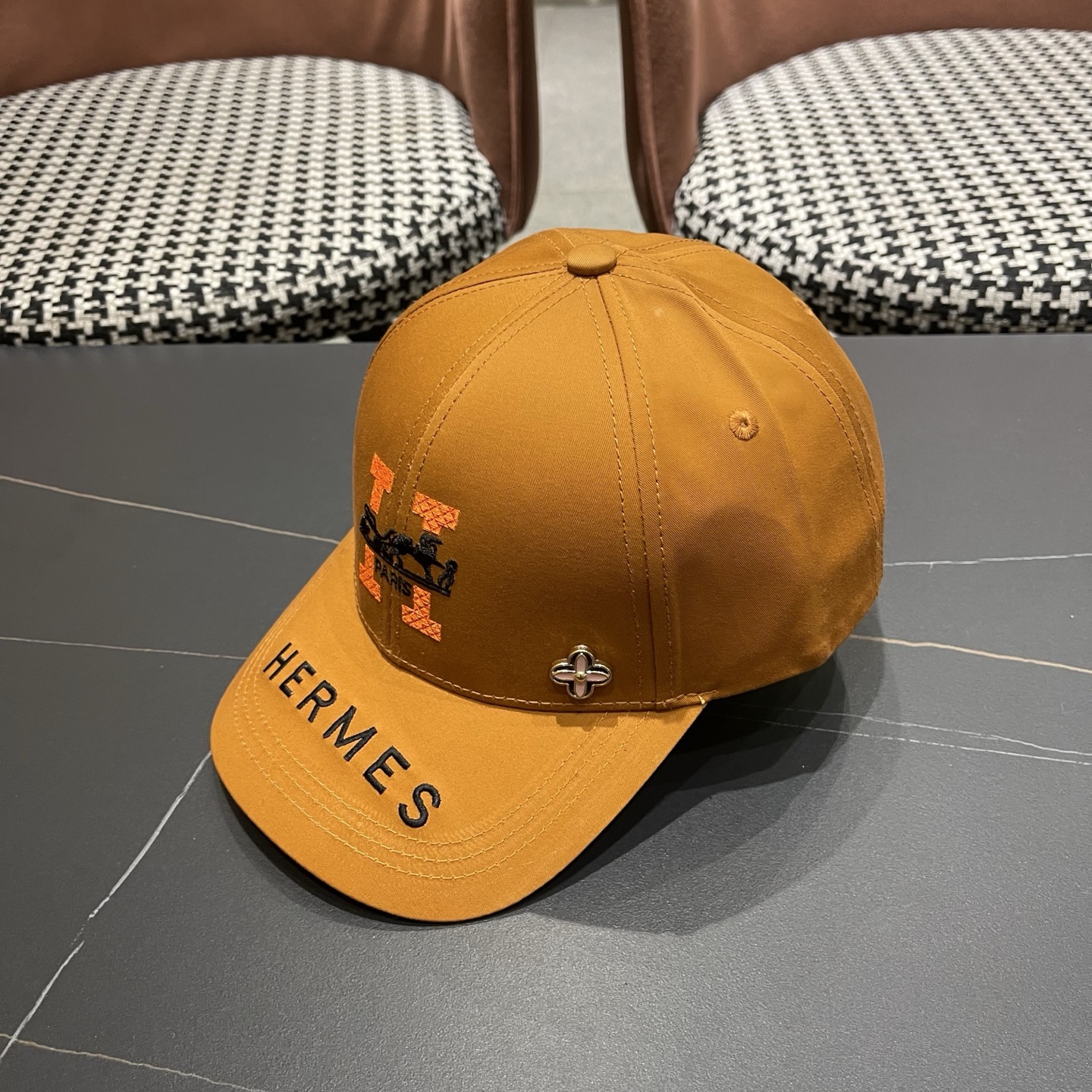 爱马仕HERMES，限量綉花棒球帽，官网原版里布，高版本懂货的来～透气舒适，防晒指数超高，气质名媛风
