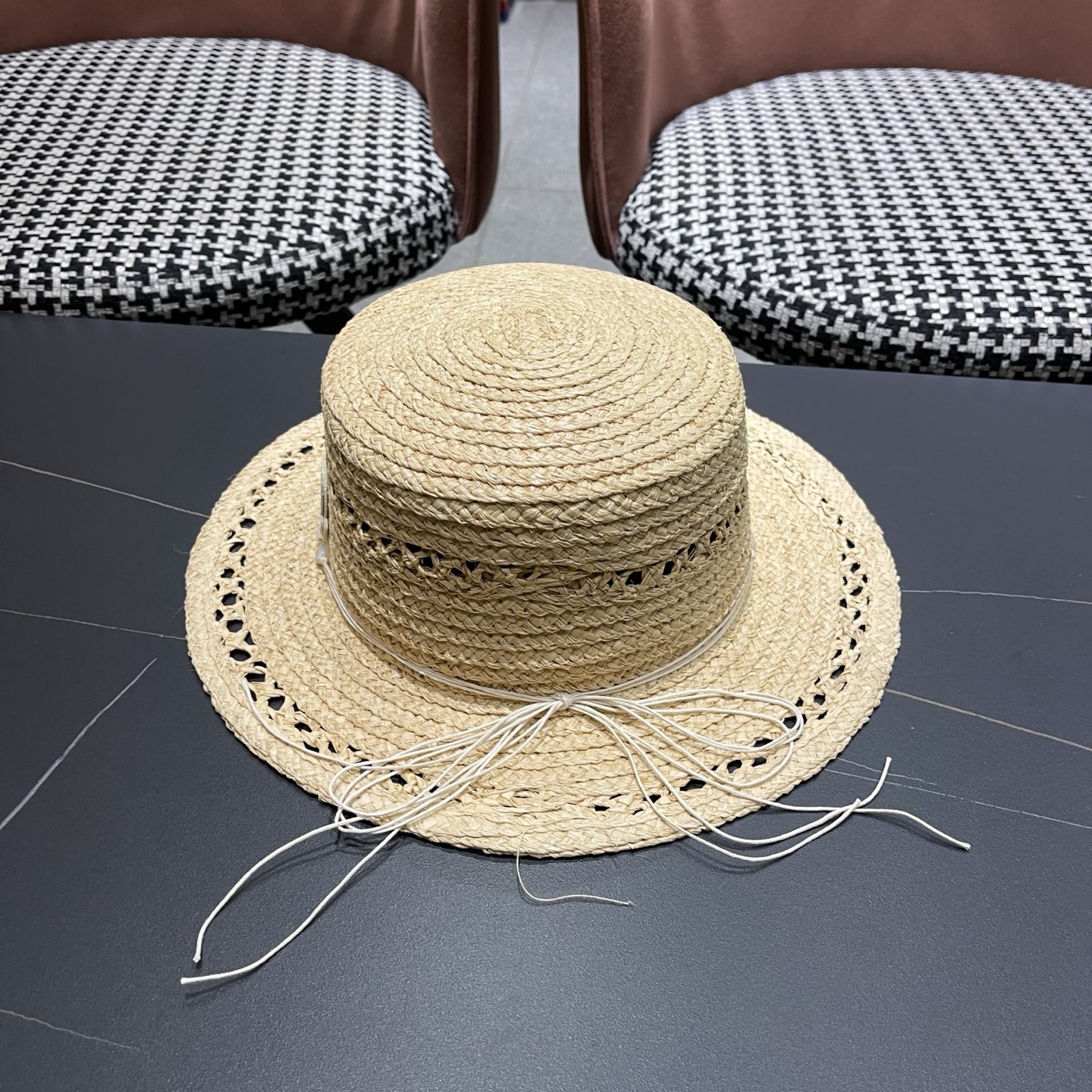 MONCLER（蒙口）镂空平顶拉菲草帽女夏季防晒遮阳帽优雅度假编织礼帽