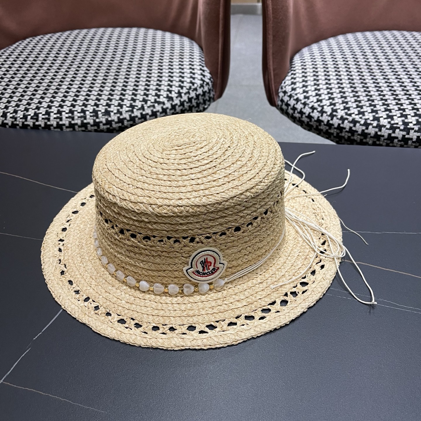 MONCLER（蒙口）镂空平顶拉菲草帽女夏季防晒遮阳帽优雅度假编织礼帽