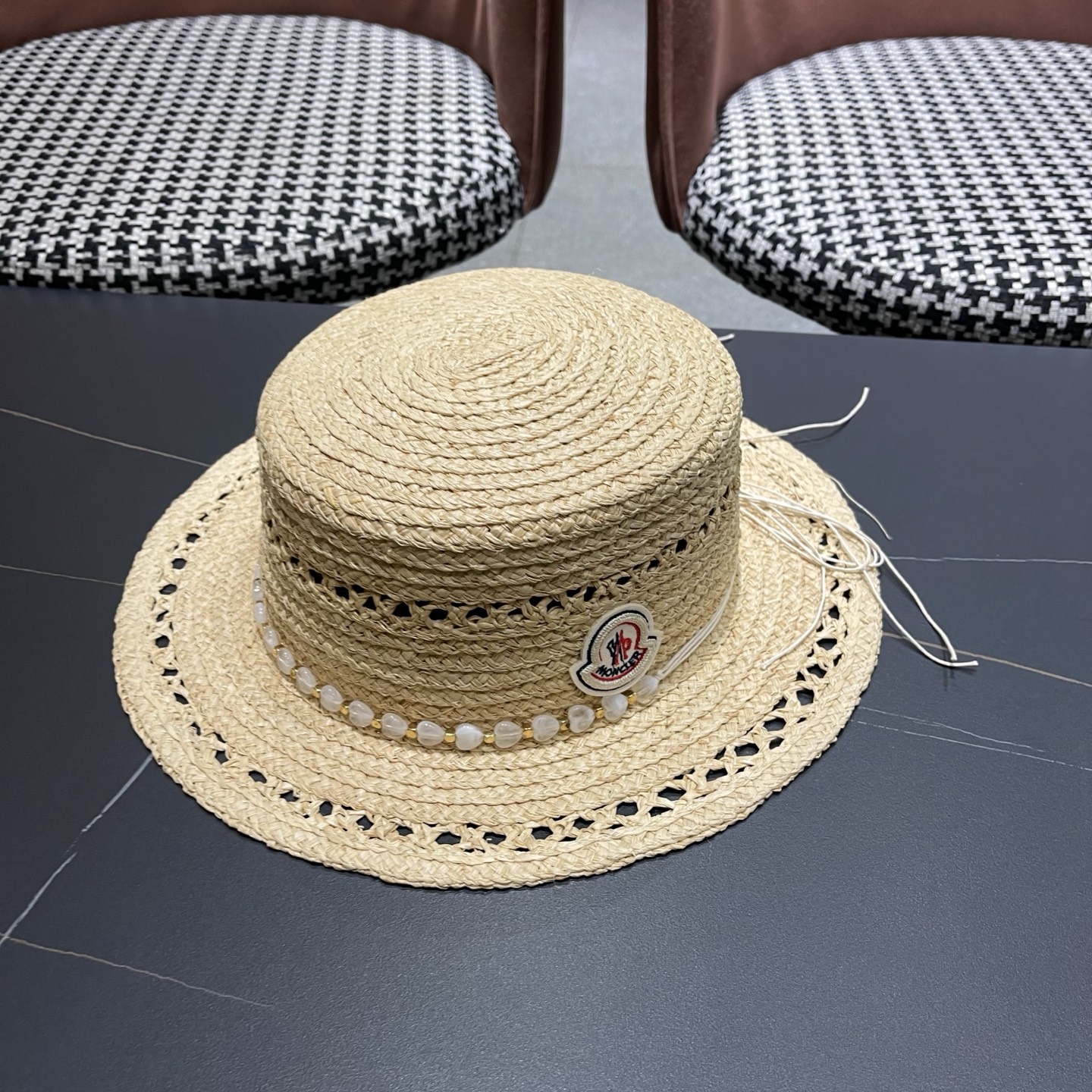 MONCLER（蒙口）镂空平顶拉菲草帽女夏季防晒遮阳帽优雅度假编织礼帽