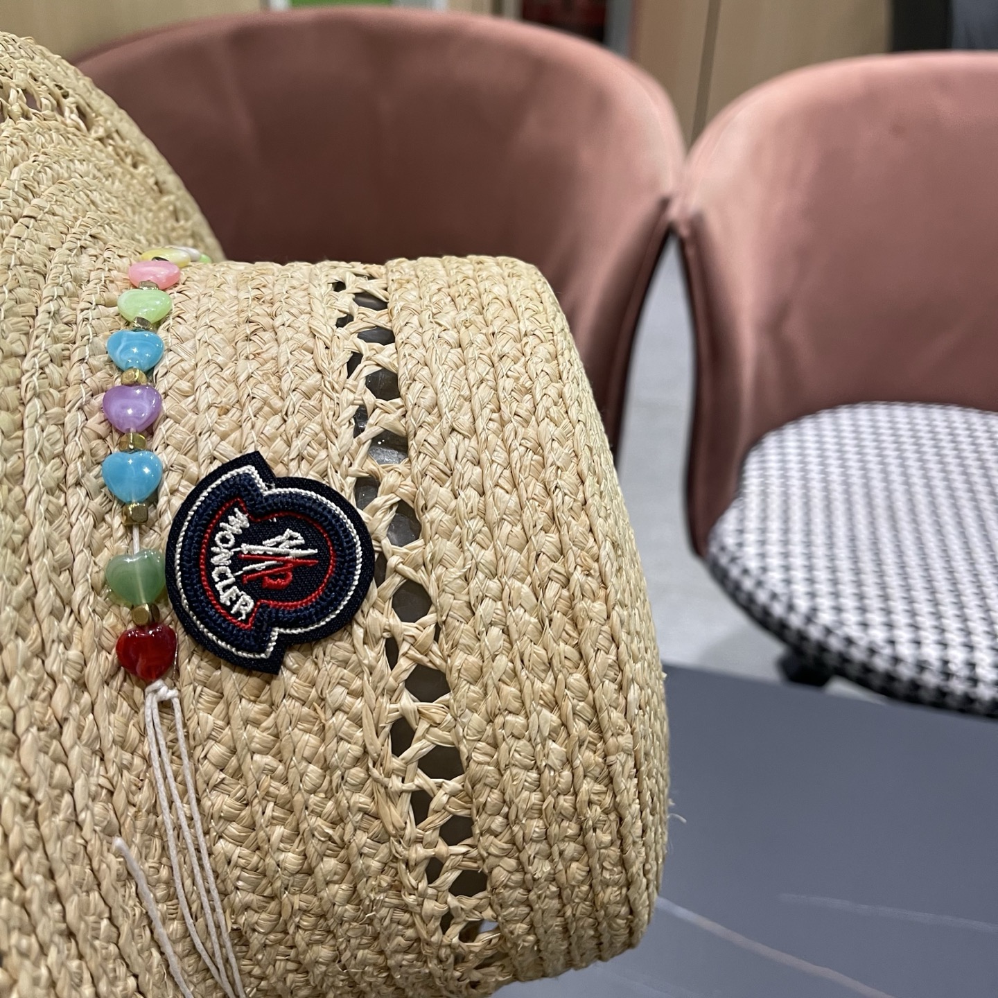 MONCLER（蒙口）镂空平顶拉菲草帽女夏季防晒遮阳帽优雅度假编织礼帽