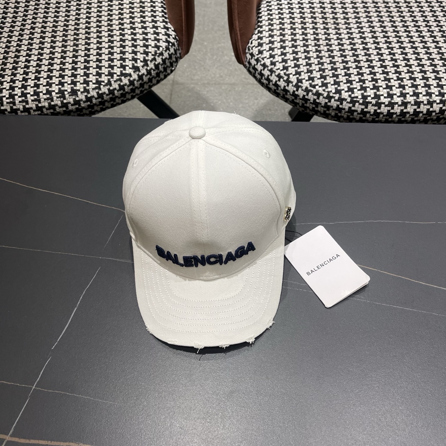 Balenciaga 新款巴黎世家 棒球帽我家对巴黎世家的工艺已经是炉火纯青了 必爆  BALENCIA